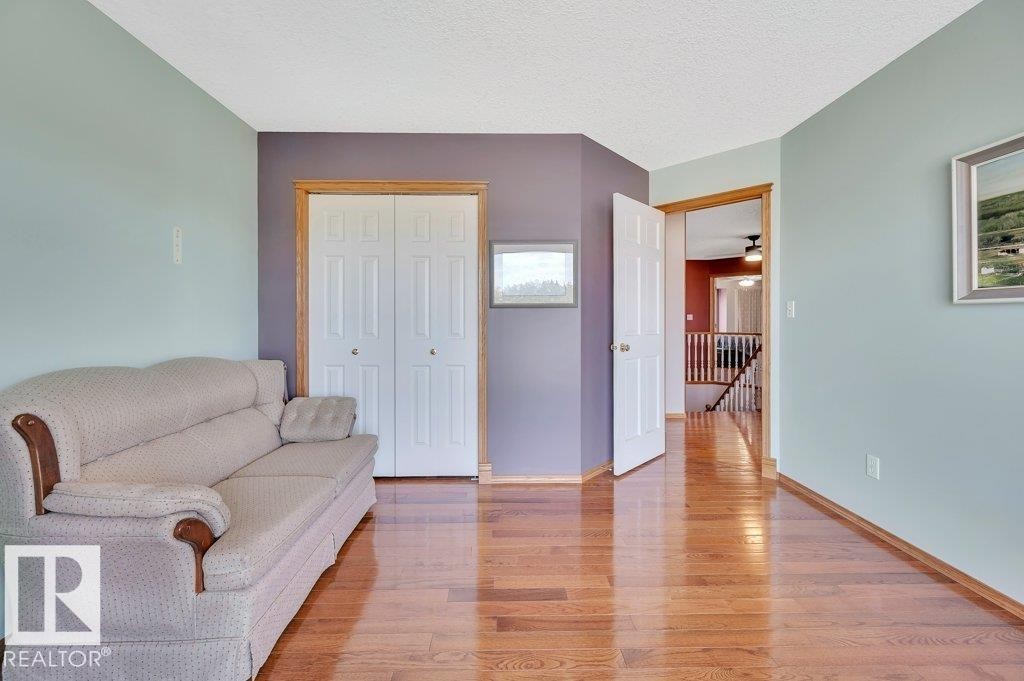 51111 Rr 233, Rural Strathcona County, AB - Indoor Photo Showing Living Room