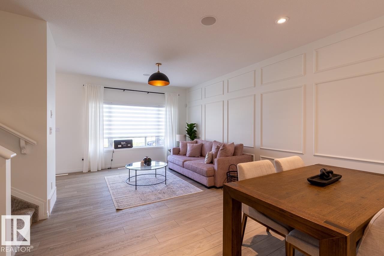 148 Pierwyck Loop, Spruce Grove, AB - Indoor Photo Showing Living Room