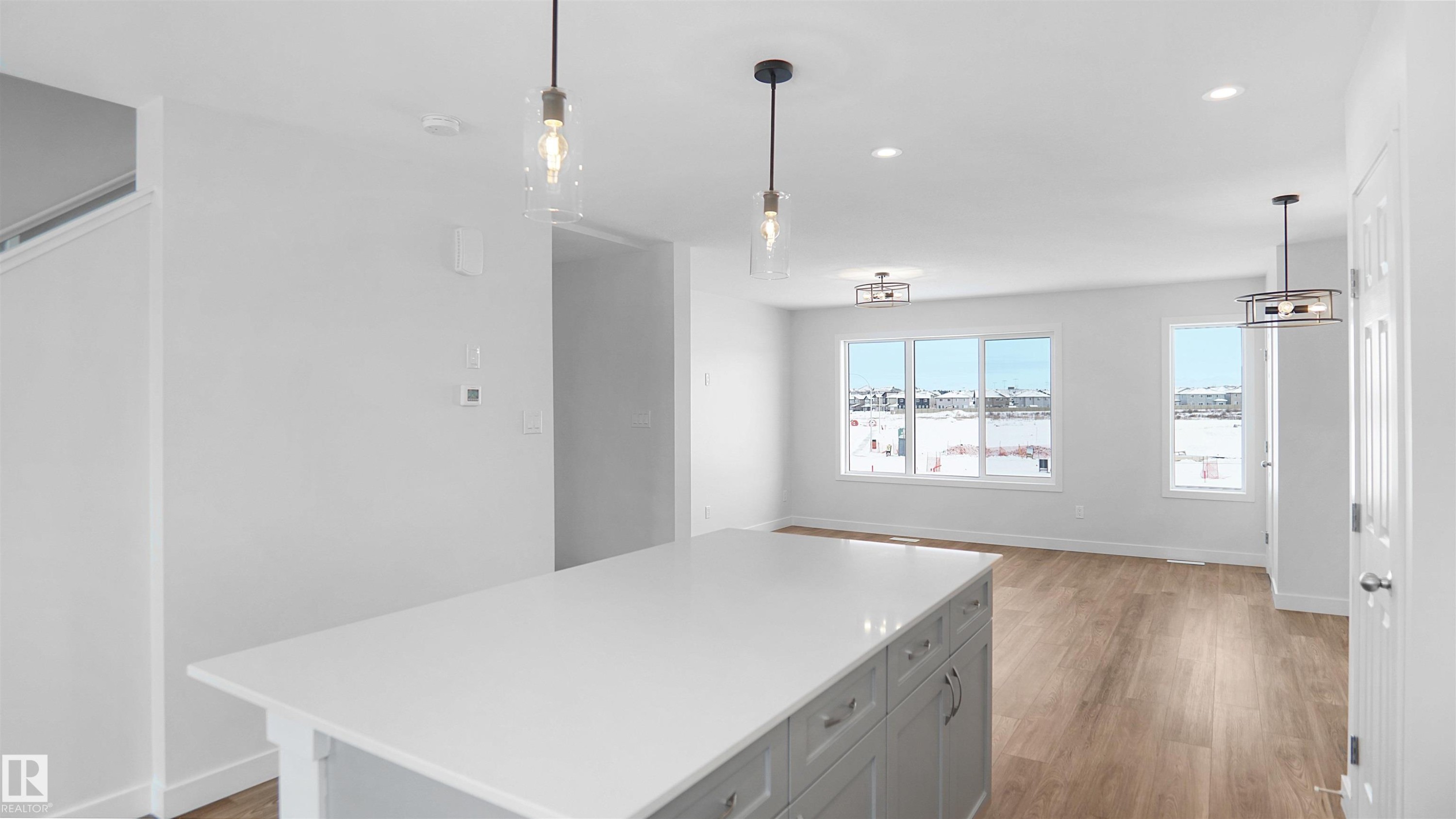 621 176 Avenue Ne, Edmonton, AB - Indoor Photo Showing Kitchen