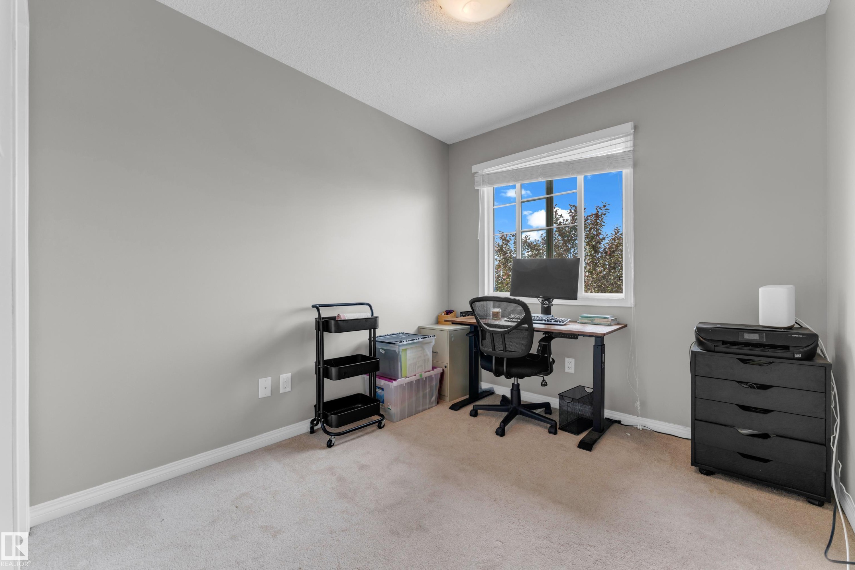 #45 1030 Chappelle Bv Sw, Edmonton, AB - Indoor Photo Showing Office