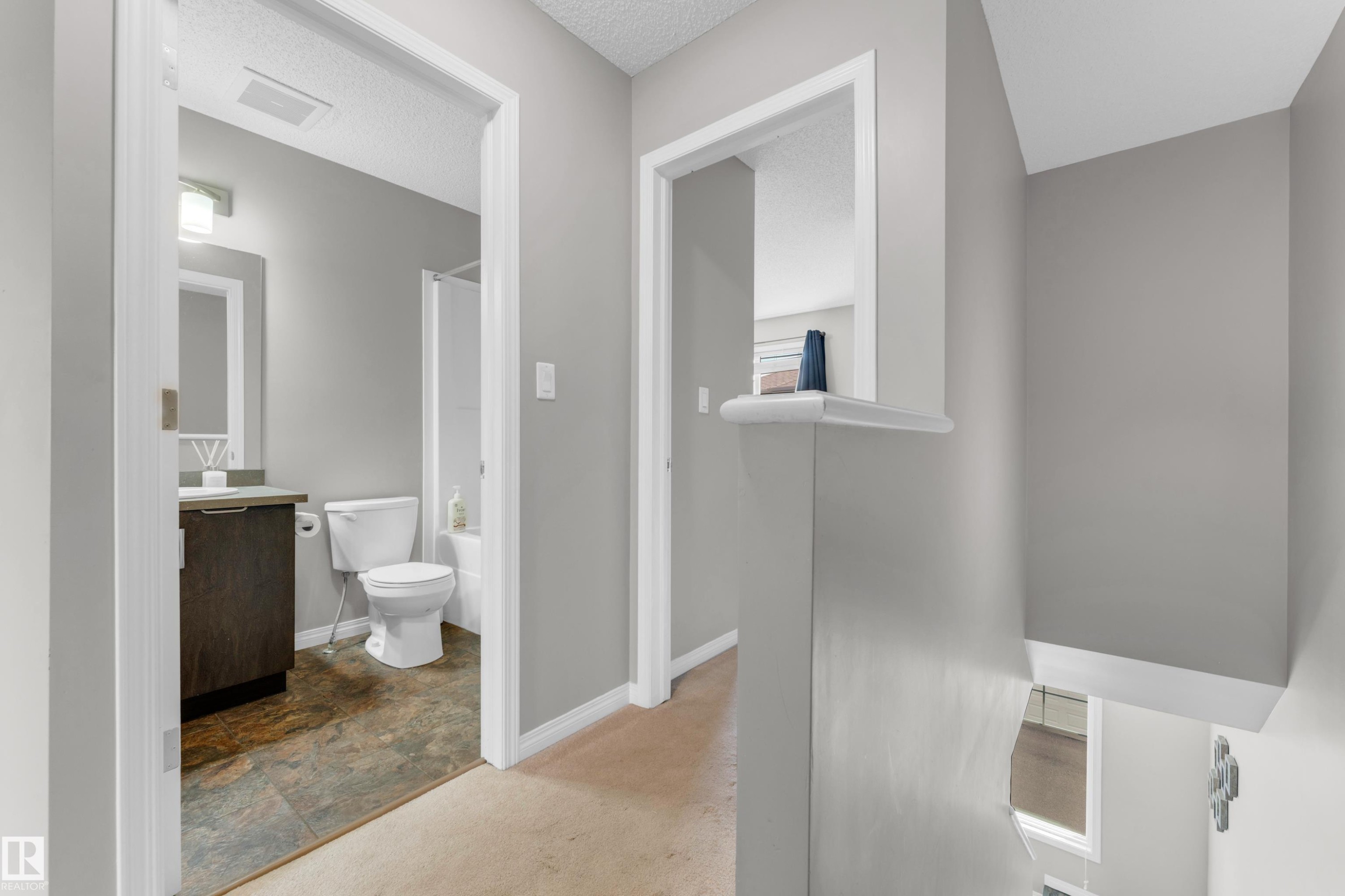 #45 1030 Chappelle Bv Sw, Edmonton, AB - Indoor Photo Showing Bathroom