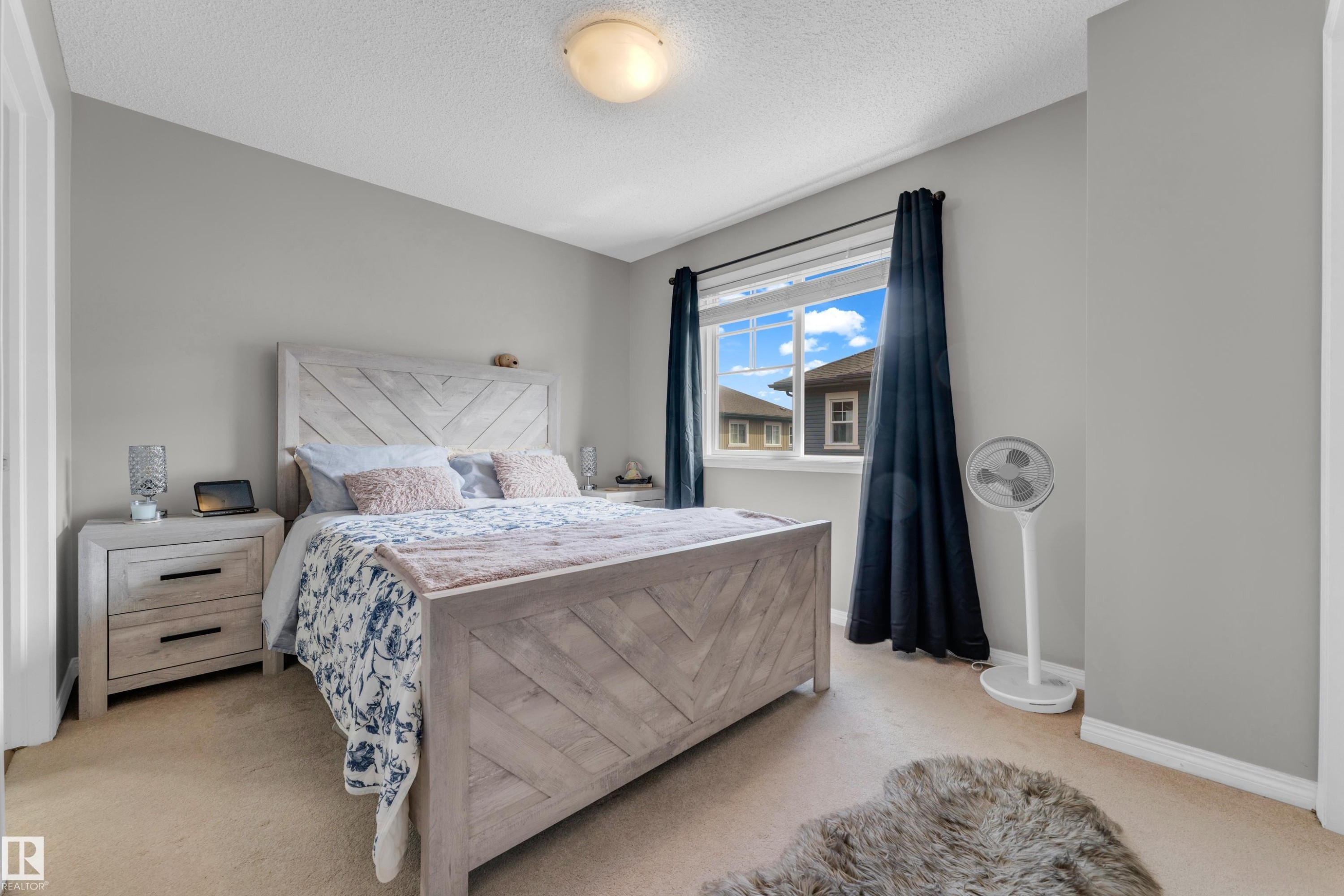 #45 1030 Chappelle Bv Sw, Edmonton, AB - Indoor Photo Showing Bedroom