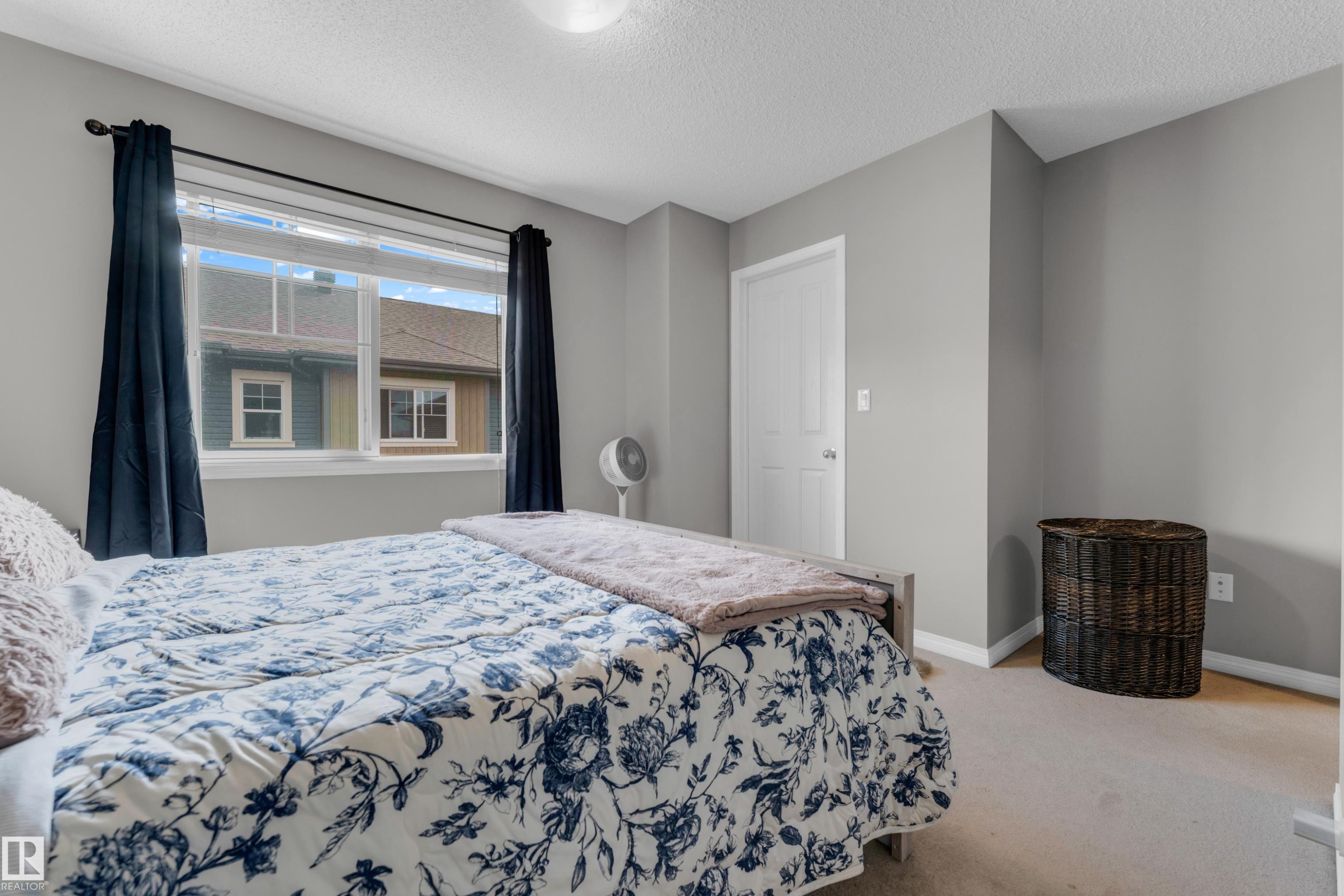 #45 1030 Chappelle Bv Sw, Edmonton, AB - Indoor Photo Showing Bedroom