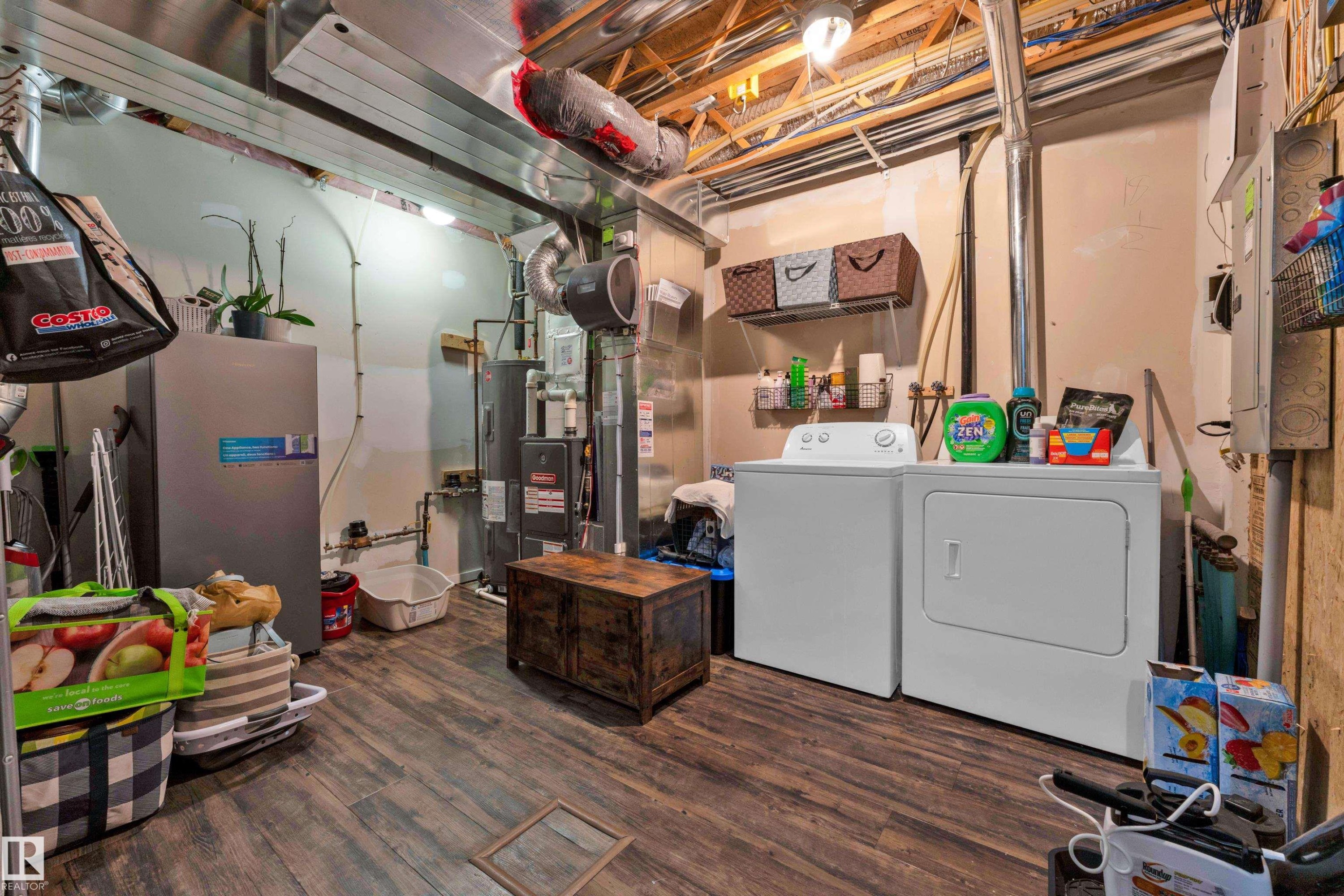 #45 1030 Chappelle Bv Sw, Edmonton, AB - Indoor Photo Showing Laundry Room