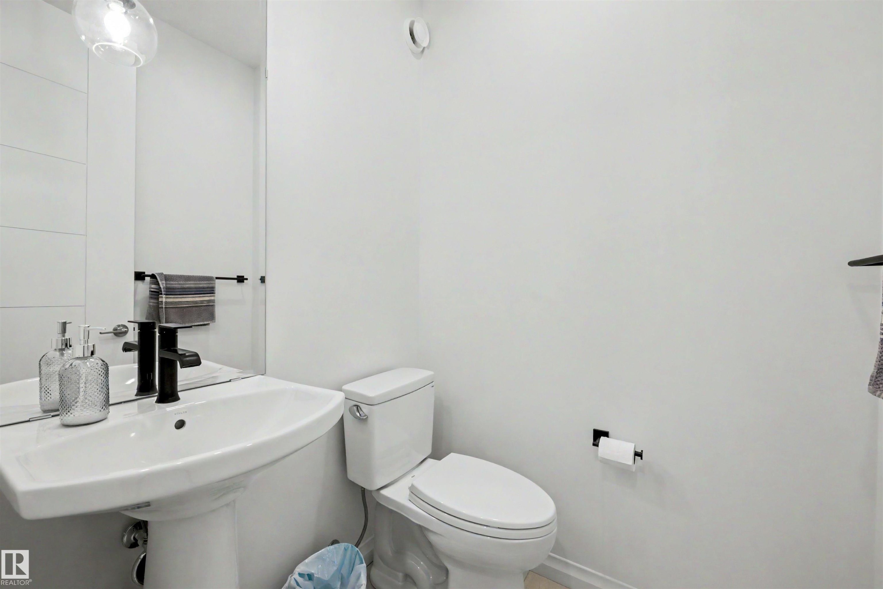 155 Stonehouse Way, Leduc, AB - Indoor Photo Showing Bathroom