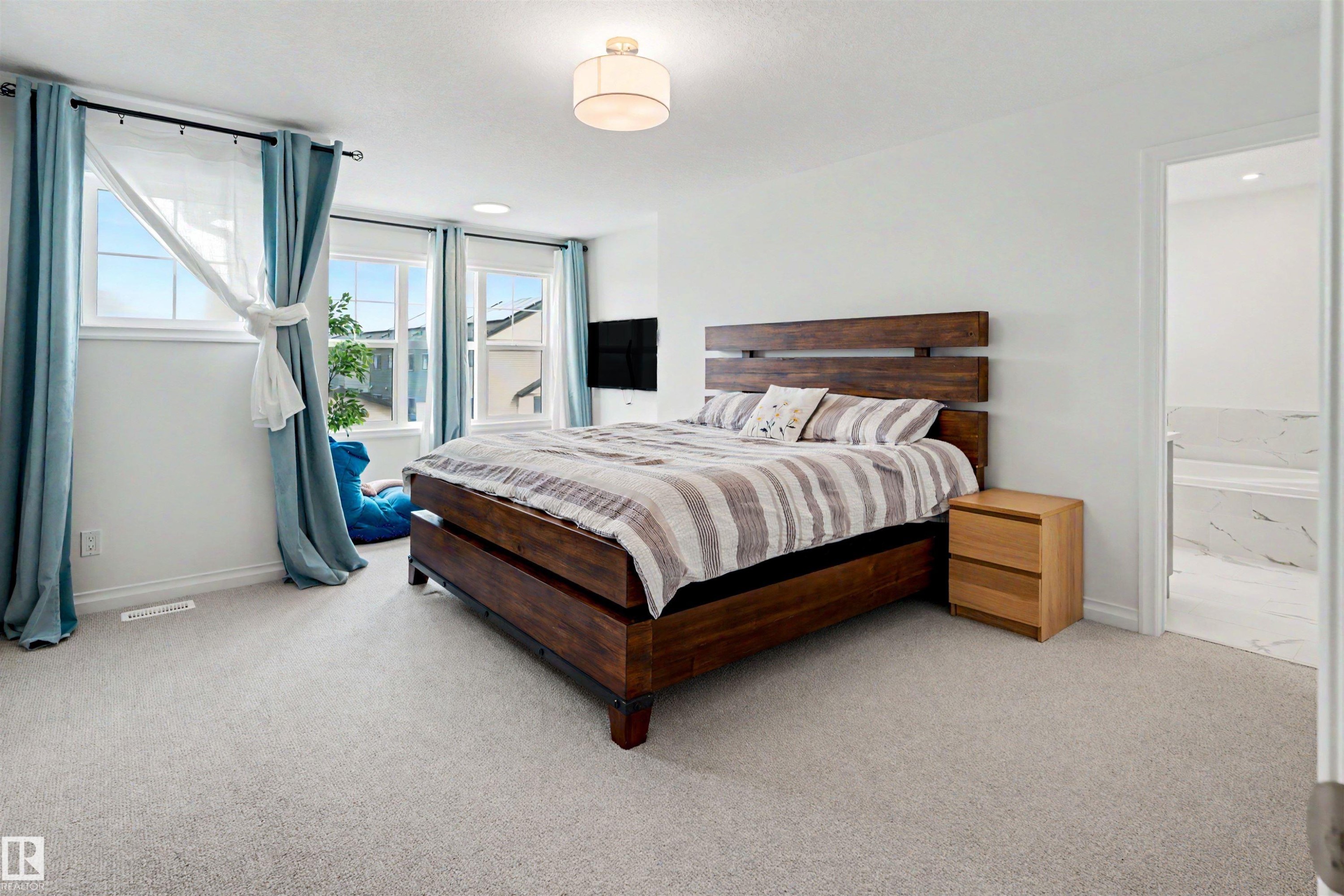 155 Stonehouse Way, Leduc, AB - Indoor Photo Showing Bedroom