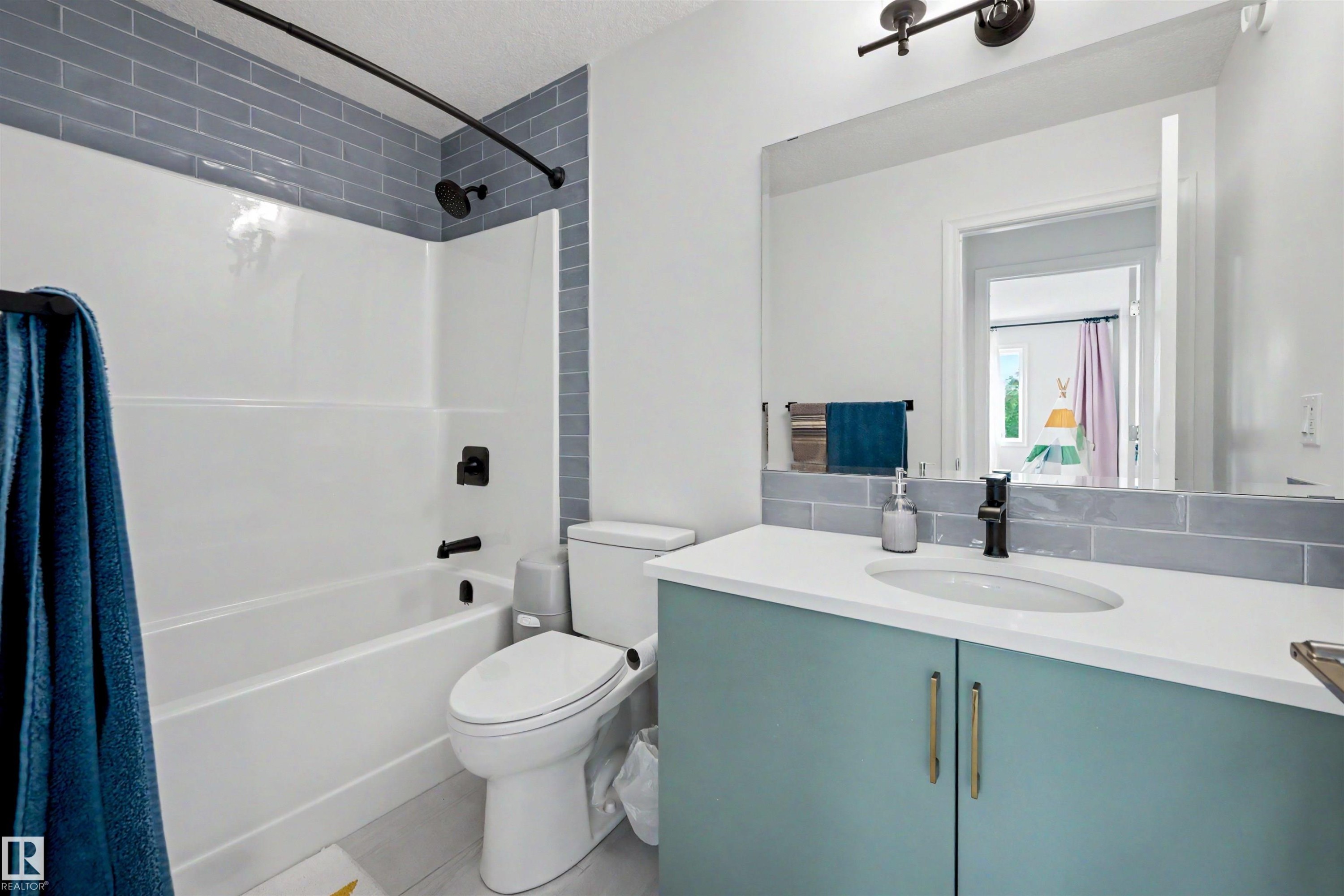 155 Stonehouse Way, Leduc, AB - Indoor Photo Showing Bathroom