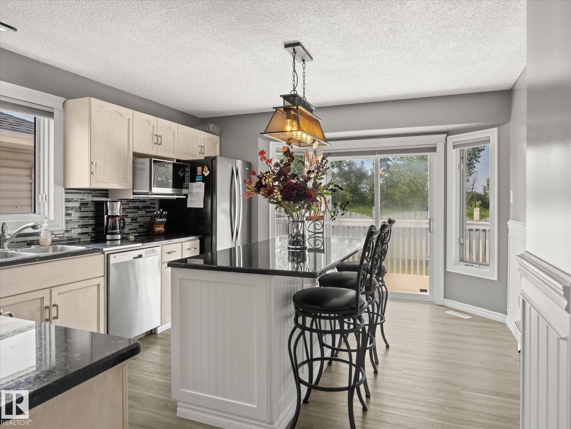 5552 190A Street Nw, Edmonton, AB - Indoor Photo Showing Kitchen
