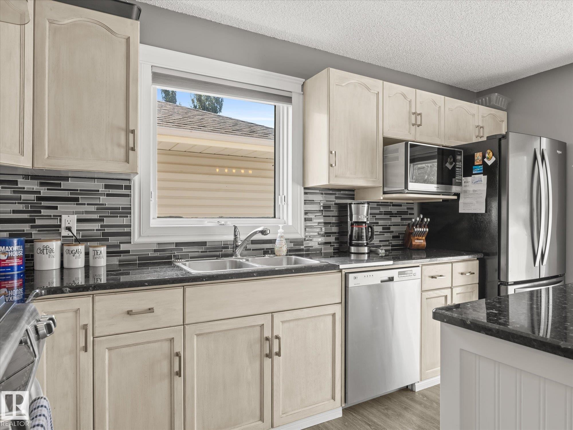5552 190A Street Nw, Edmonton, AB - Indoor Photo Showing Kitchen With Stainless Steel Kitchen With Double Sink