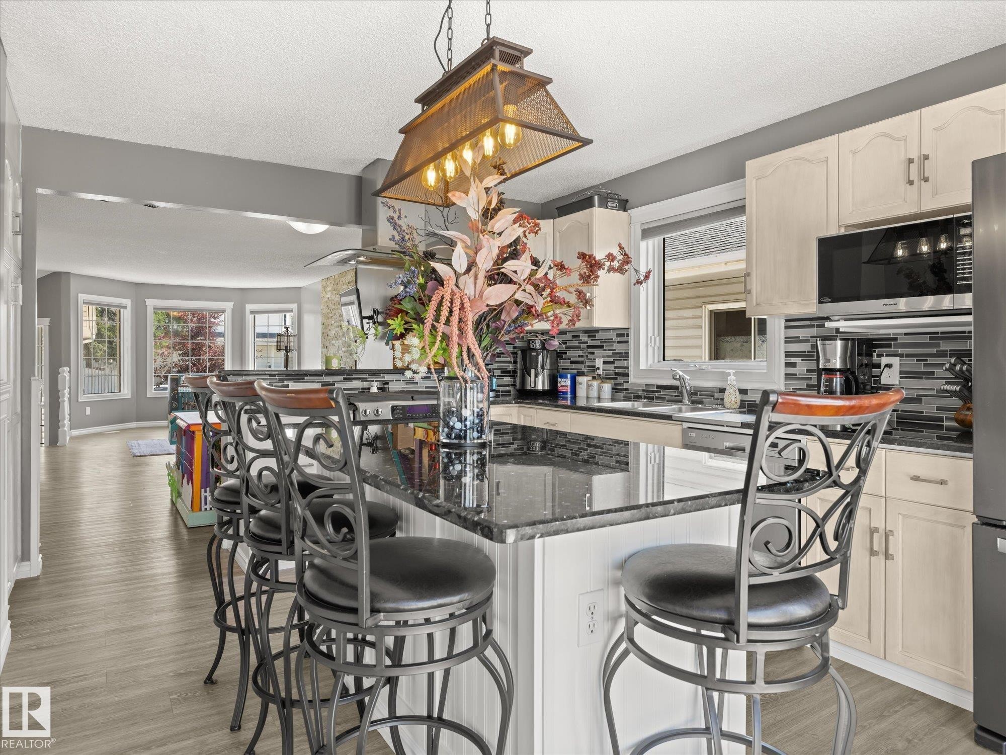 5552 190A Street Nw, Edmonton, AB - Indoor