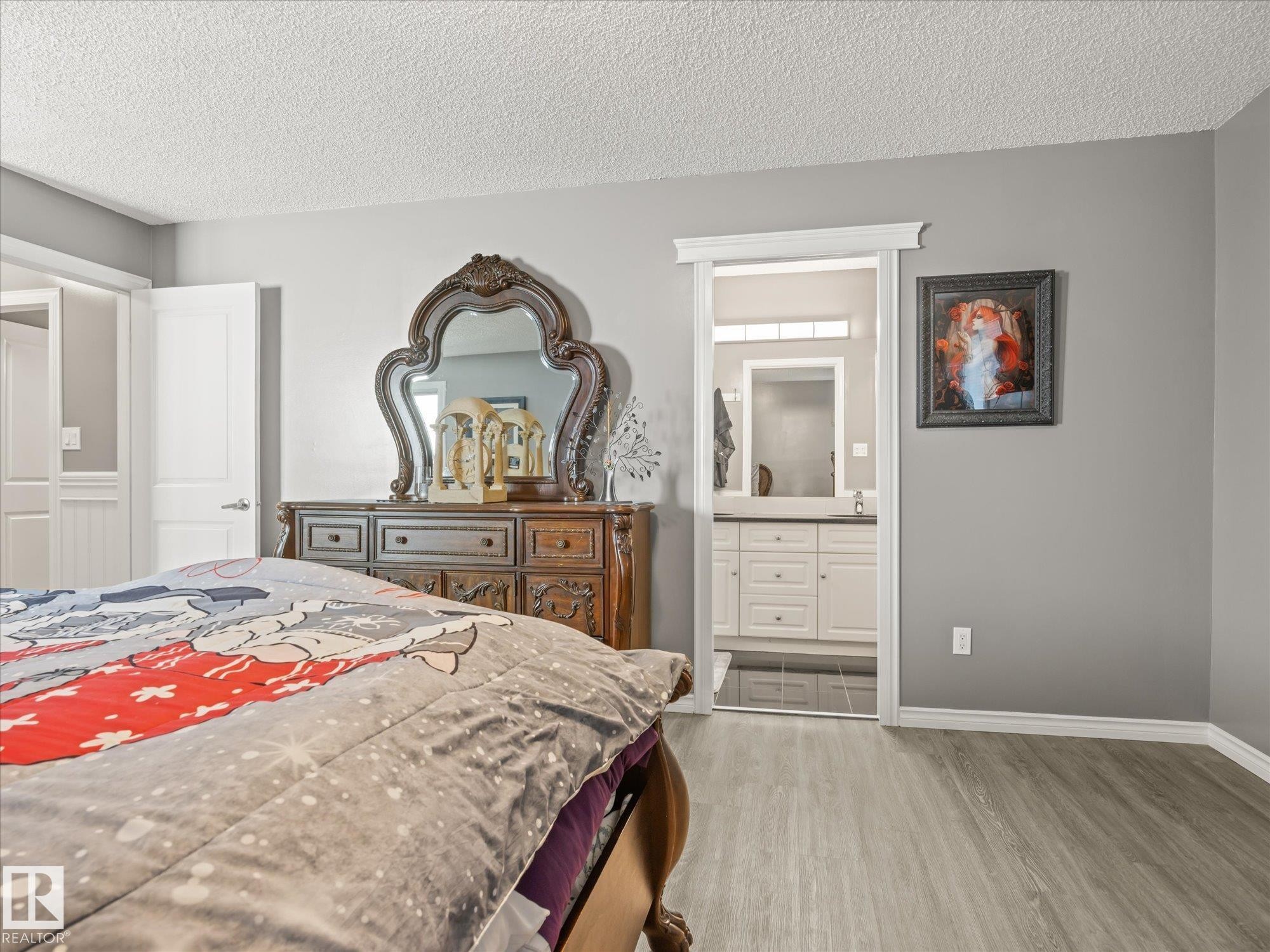 5552 190A Street Nw, Edmonton, AB - Indoor Photo Showing Bedroom