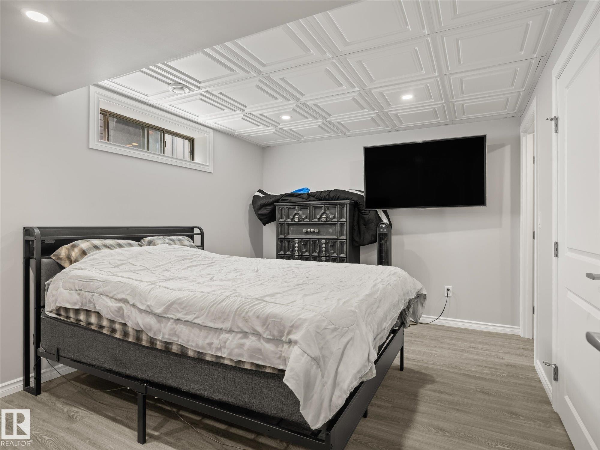 5552 190A Street Nw, Edmonton, AB - Indoor Photo Showing Bedroom