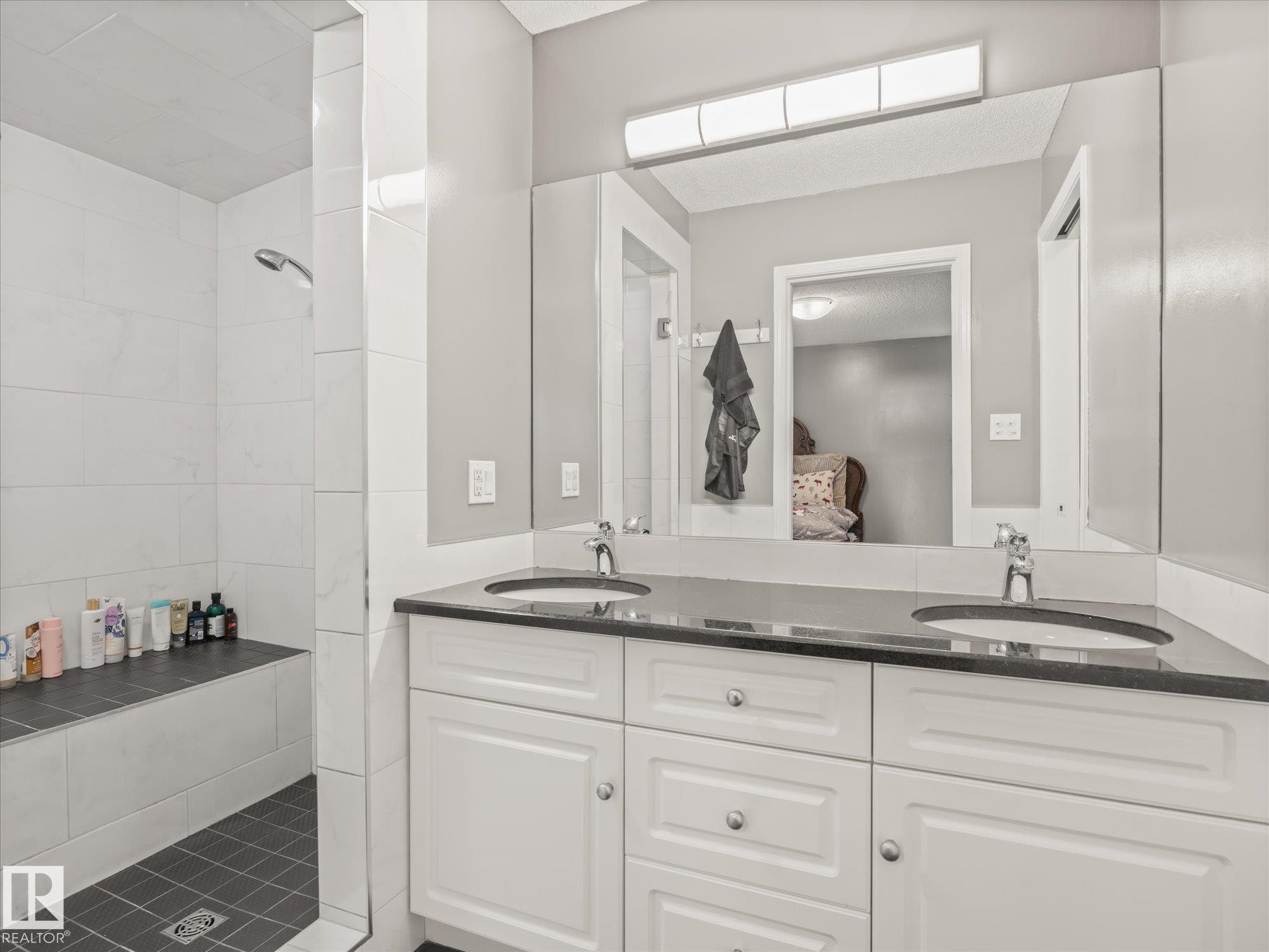 5552 190A Street Nw, Edmonton, AB - Indoor Photo Showing Bathroom