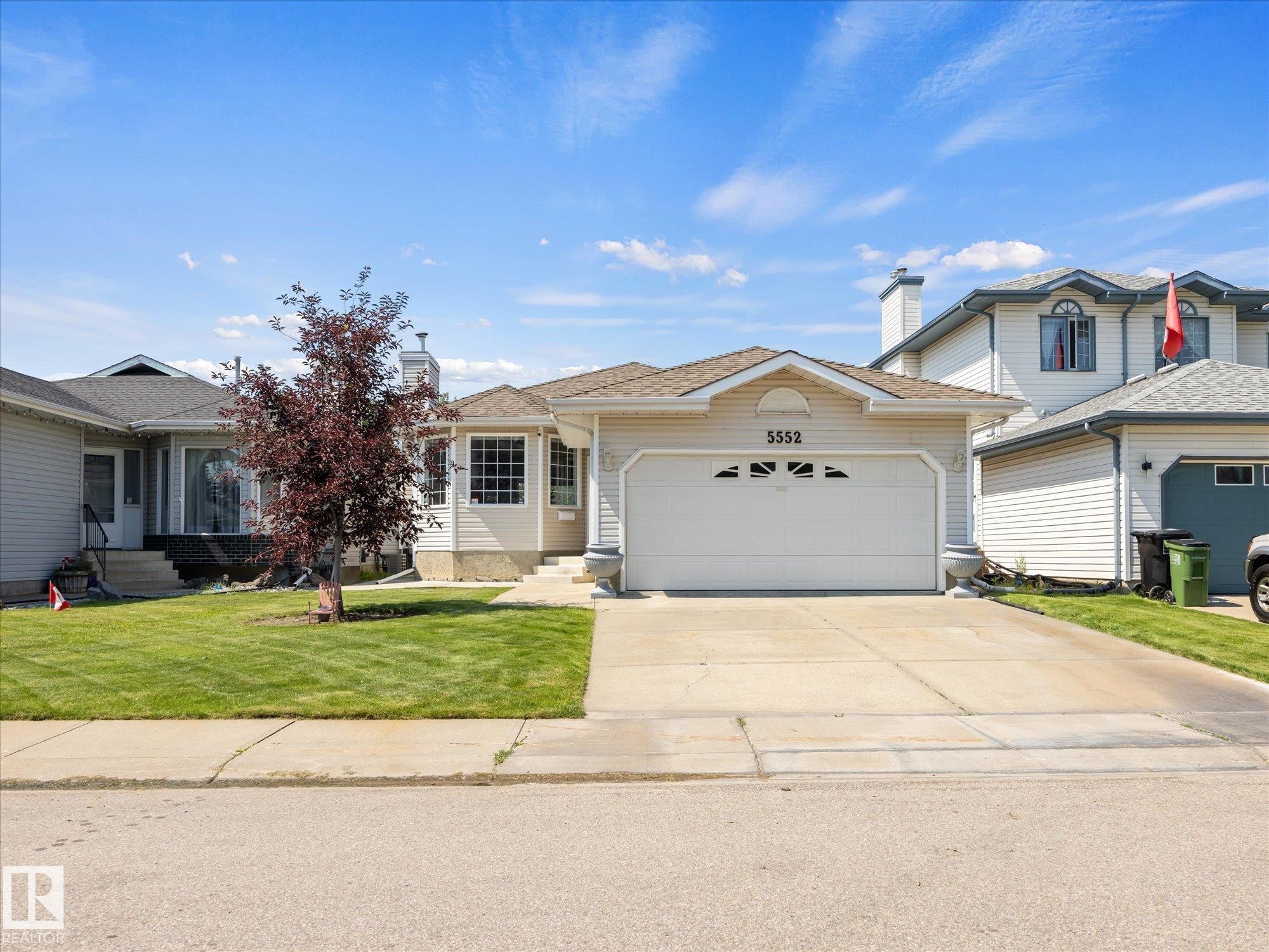 5552 190A Street Nw, Edmonton, AB - Outdoor With Facade