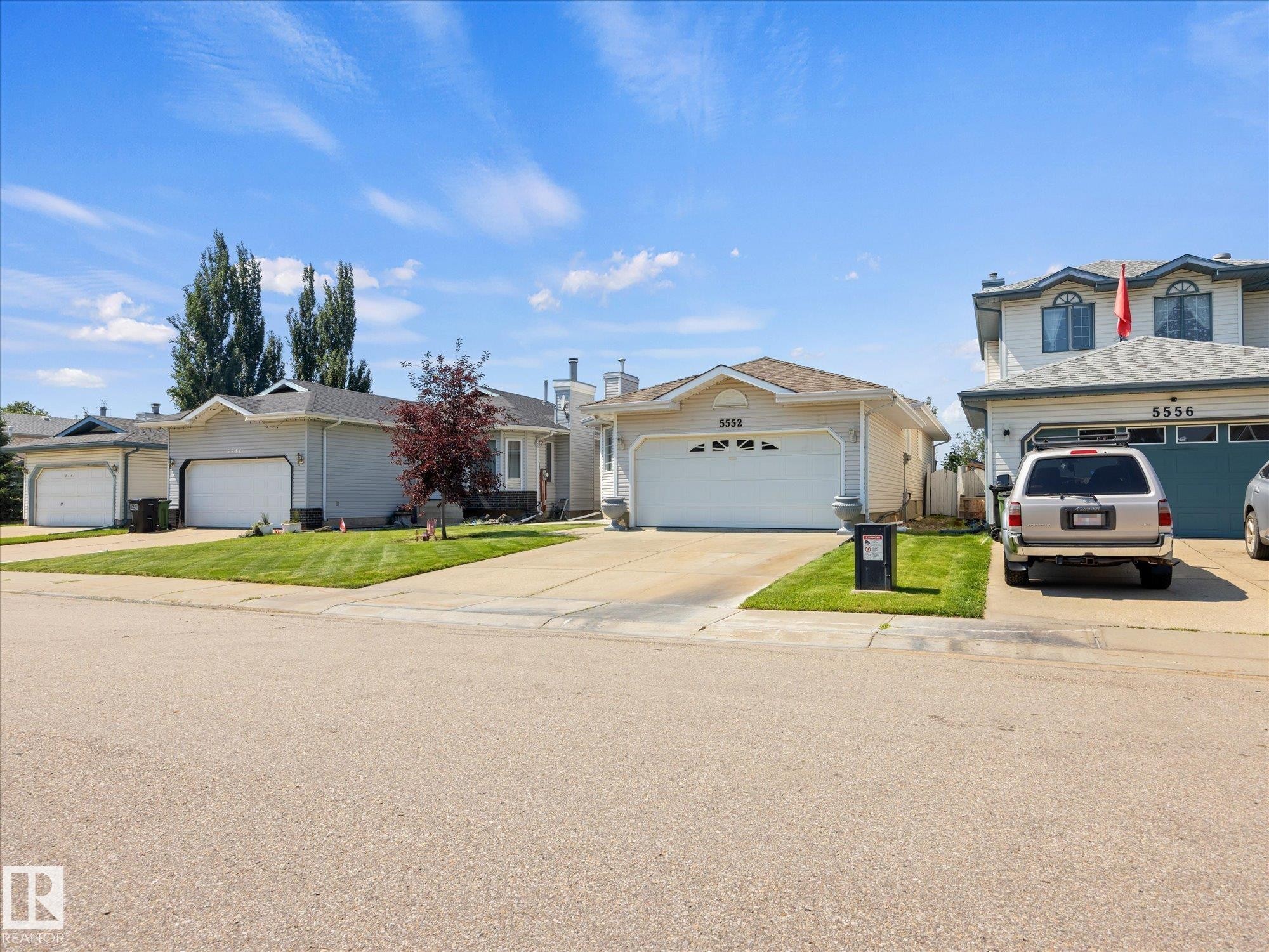 5552 190A Street Nw, Edmonton, AB - Outdoor With Facade