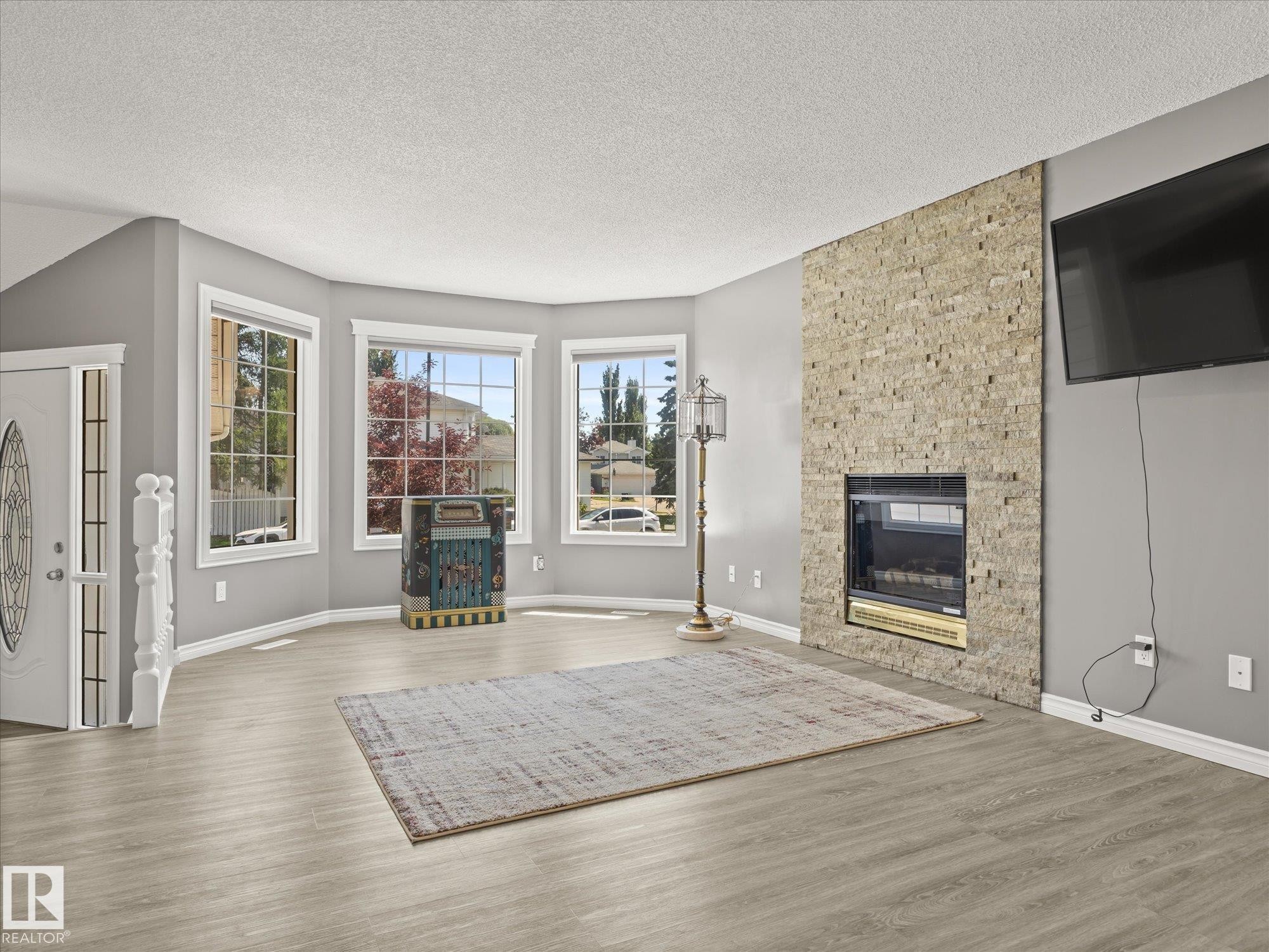 5552 190A Street Nw, Edmonton, AB - Indoor Photo Showing Living Room With Fireplace