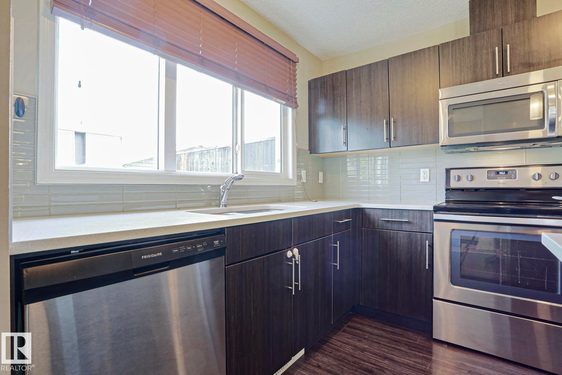 Kitchen - 489 Orchards Boulevard Sw, Edmonton, AB - Indoor Photo Showing Kitchen
