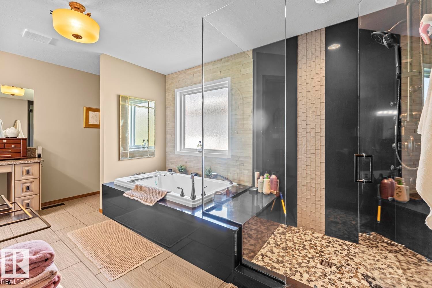 2700 Beach Avenue, Cold Lake, AB - Indoor Photo Showing Bathroom