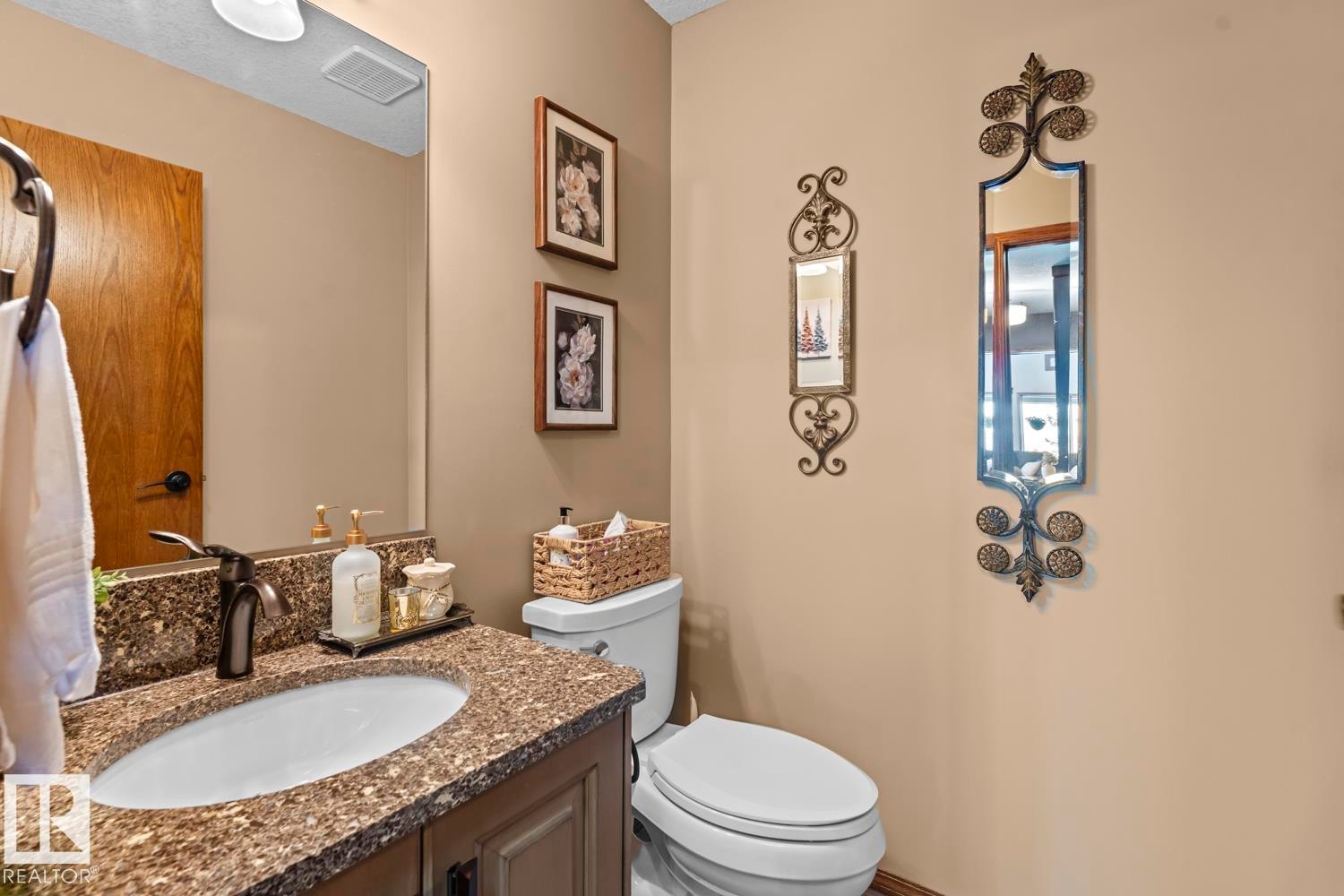 2700 Beach Avenue, Cold Lake, AB - Indoor Photo Showing Bathroom