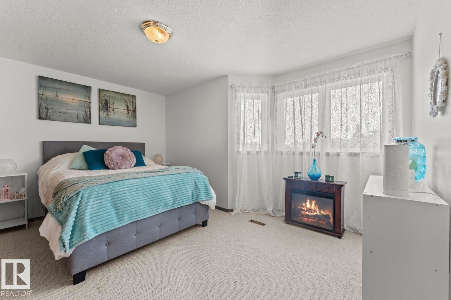 2700 Beach Avenue, Cold Lake, AB - Indoor Photo Showing Bedroom