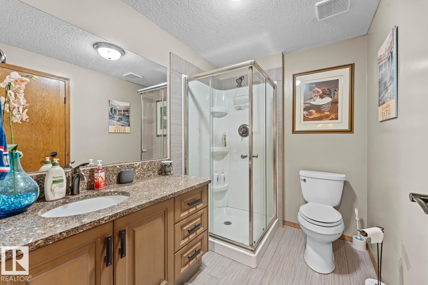 2700 Beach Avenue, Cold Lake, AB - Indoor Photo Showing Bathroom