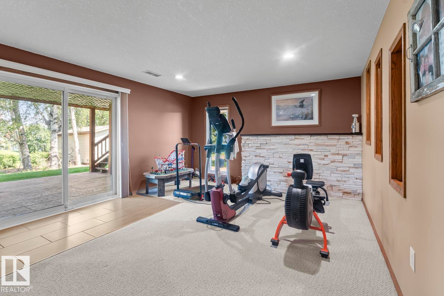 2700 Beach Avenue, Cold Lake, AB - Indoor Photo Showing Gym Room