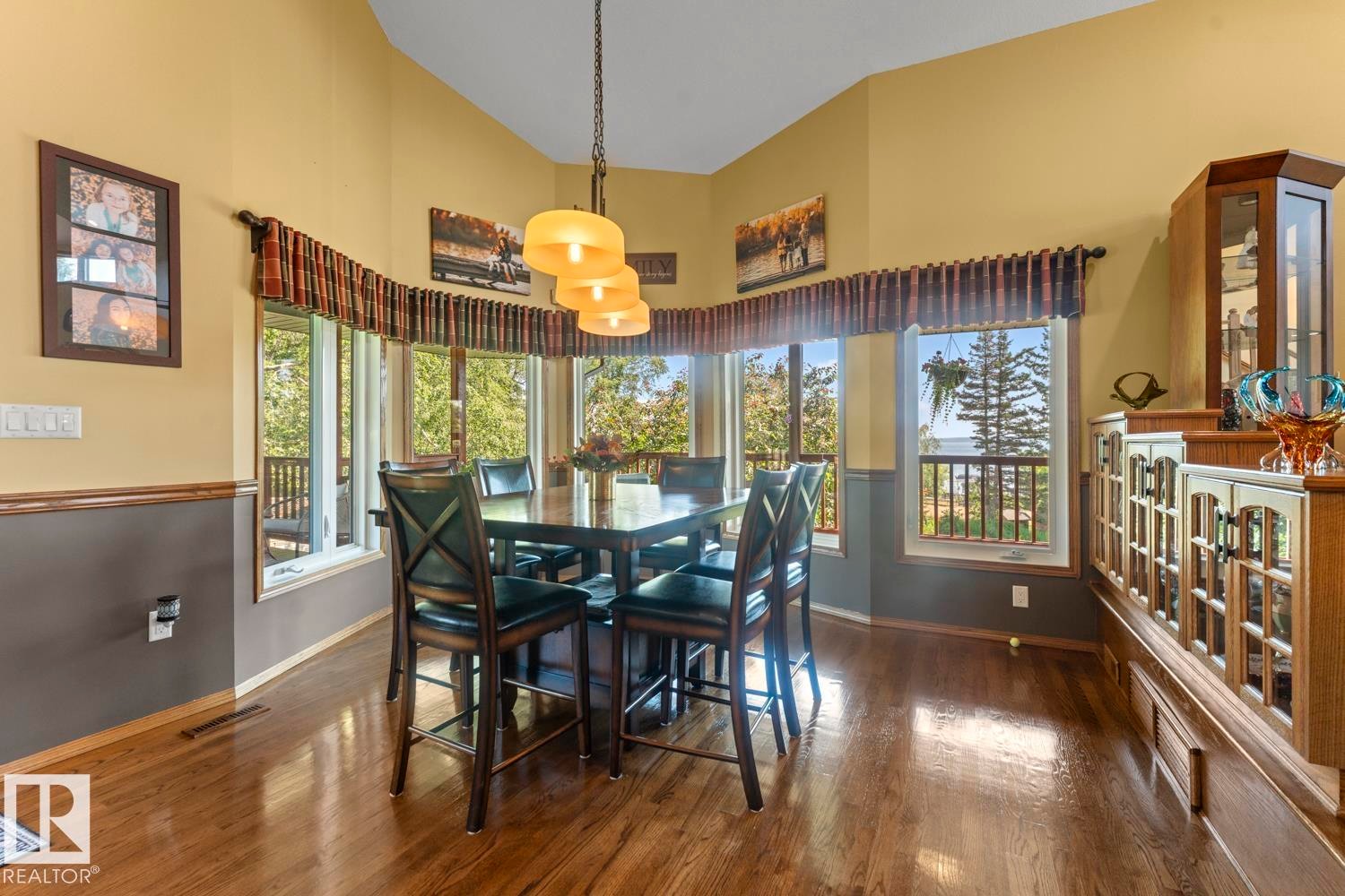 2700 Beach Avenue, Cold Lake, AB - Indoor Photo Showing Dining Room