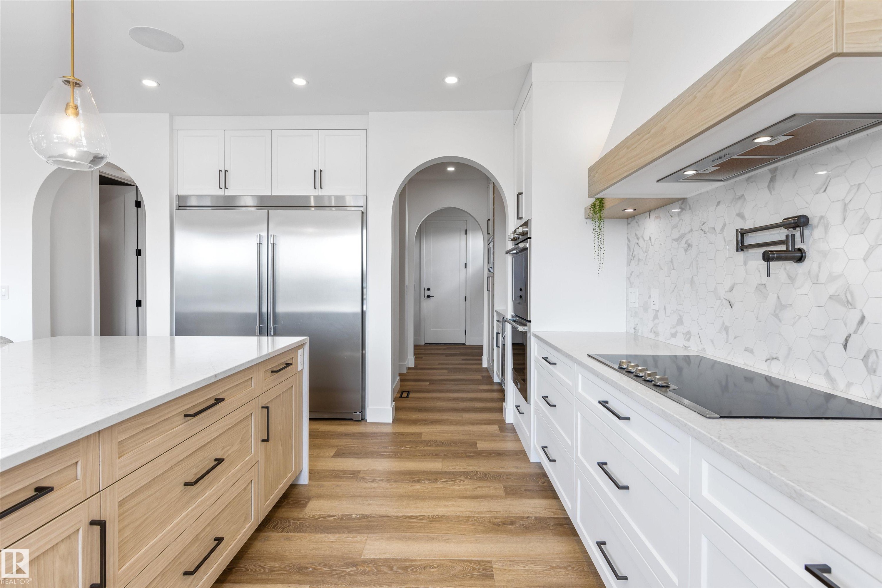 6 Harrow Close, Ardrossan, AB - Indoor Photo Showing Kitchen With Upgraded Kitchen