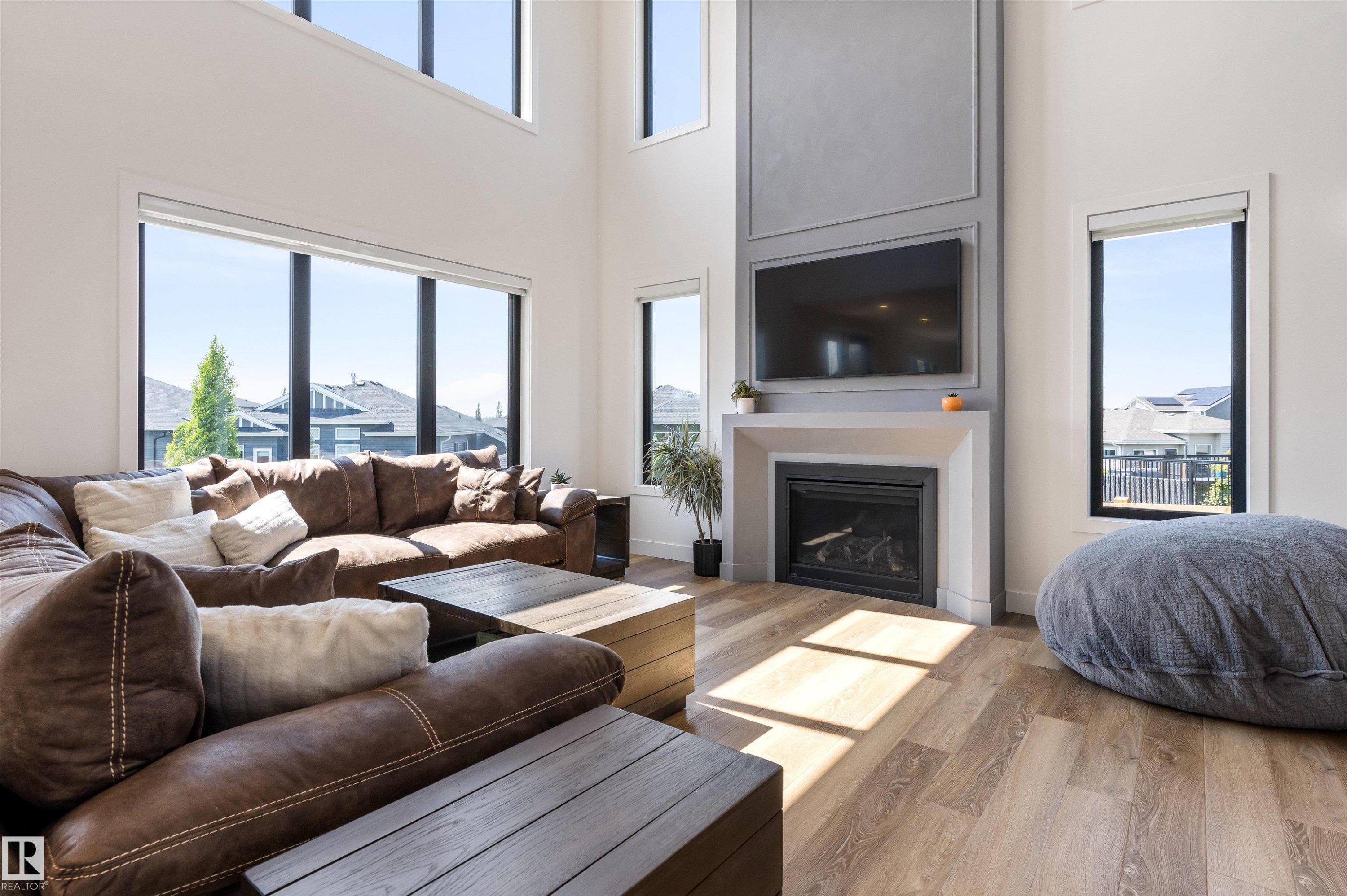 6 Harrow Close, Ardrossan, AB - Indoor Photo Showing Living Room With Fireplace
