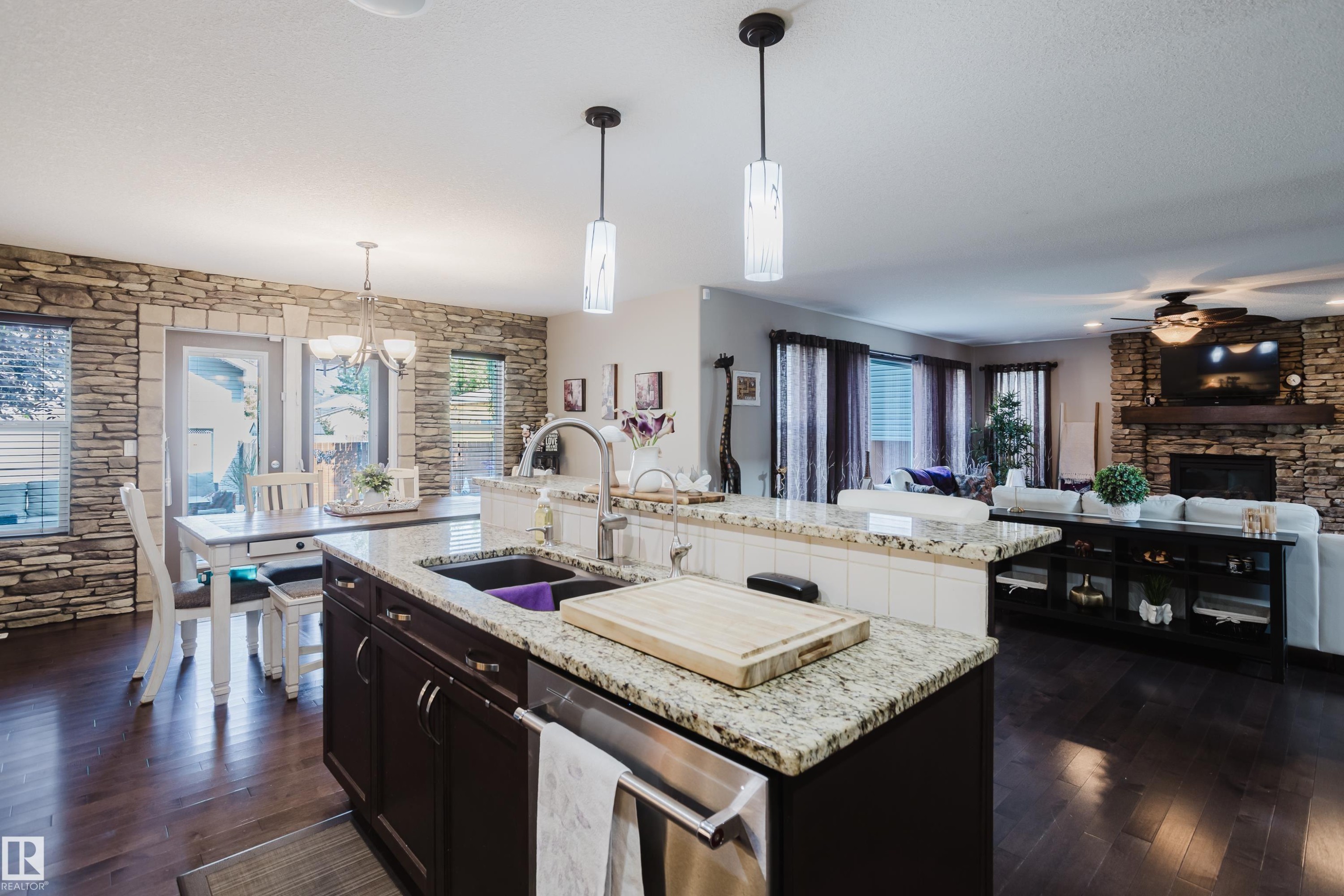 9729 159 Street Nw, Edmonton, AB - Indoor Photo Showing Kitchen With Double Sink With Upgraded Kitchen