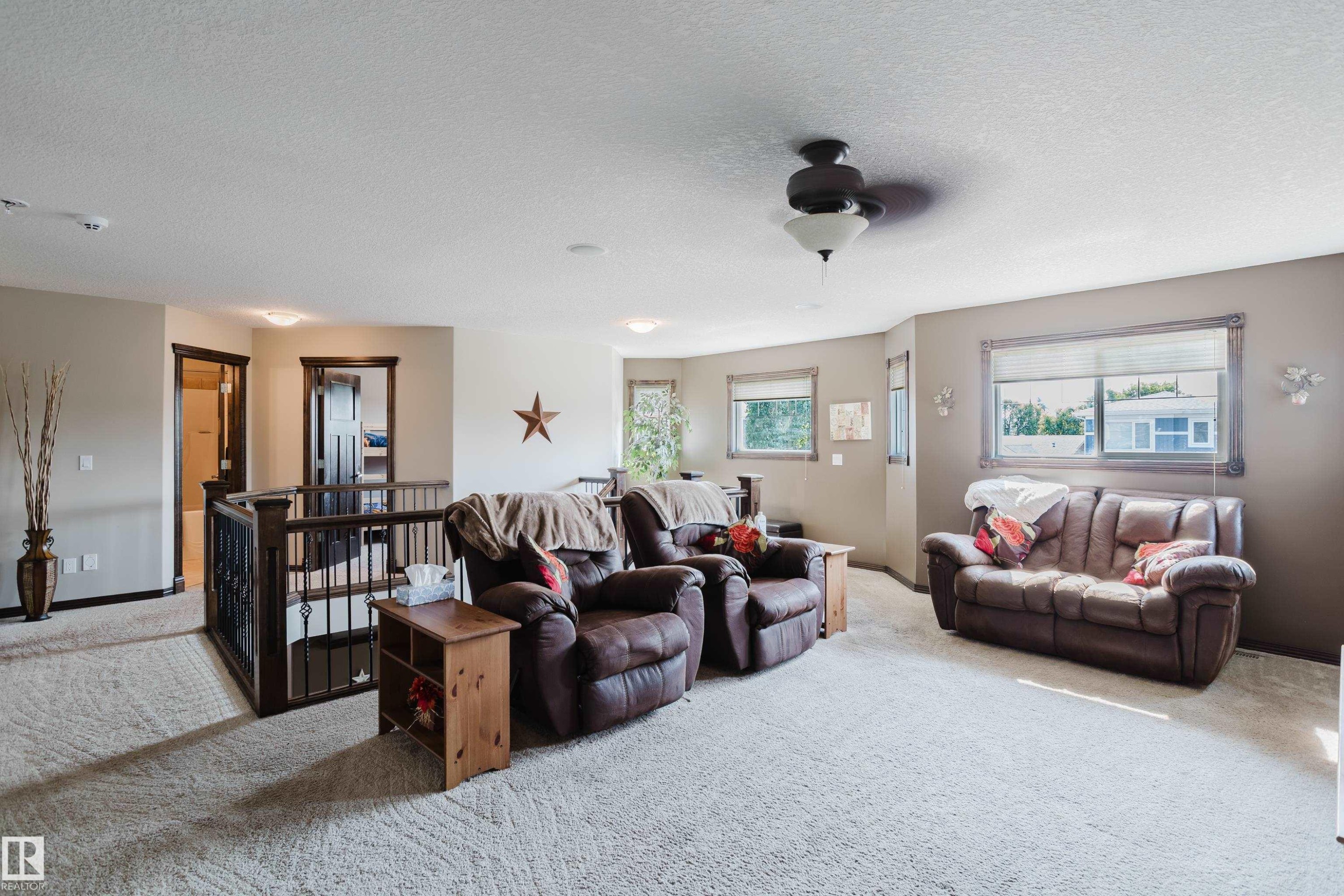 9729 159 Street Nw, Edmonton, AB - Indoor Photo Showing Living Room