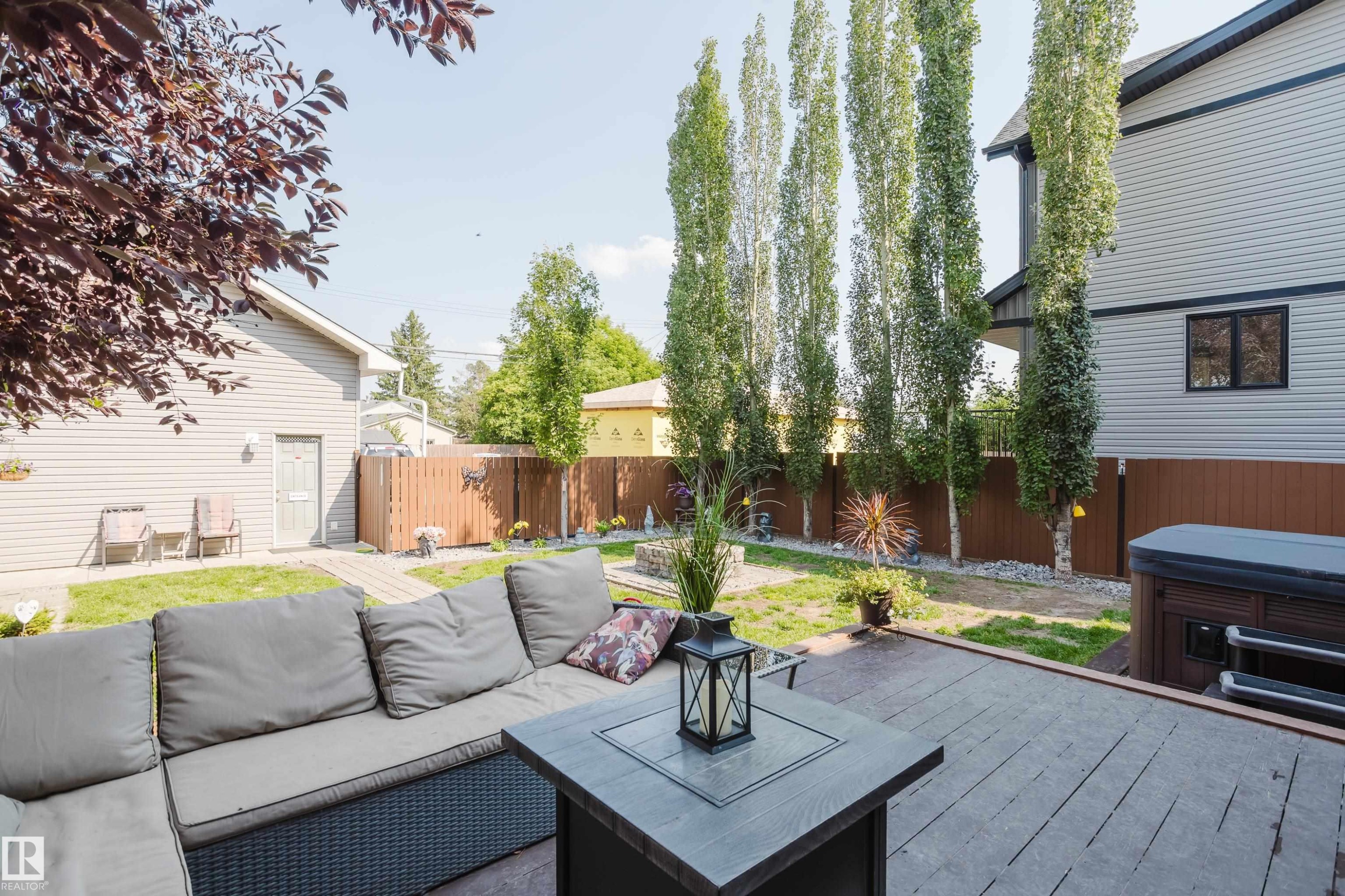 9729 159 Street Nw, Edmonton, AB - Outdoor