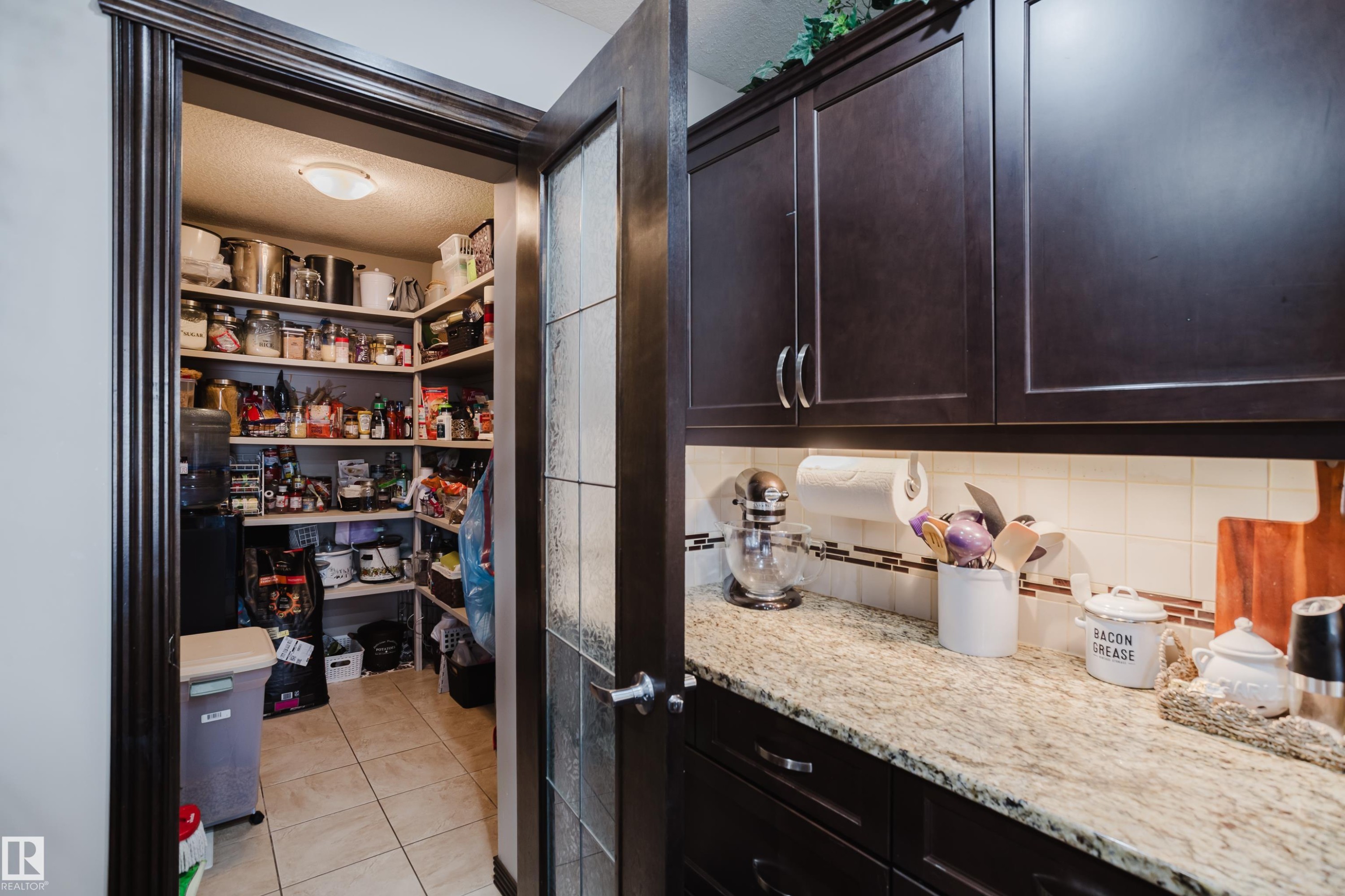 9729 159 Street Nw, Edmonton, AB - Indoor