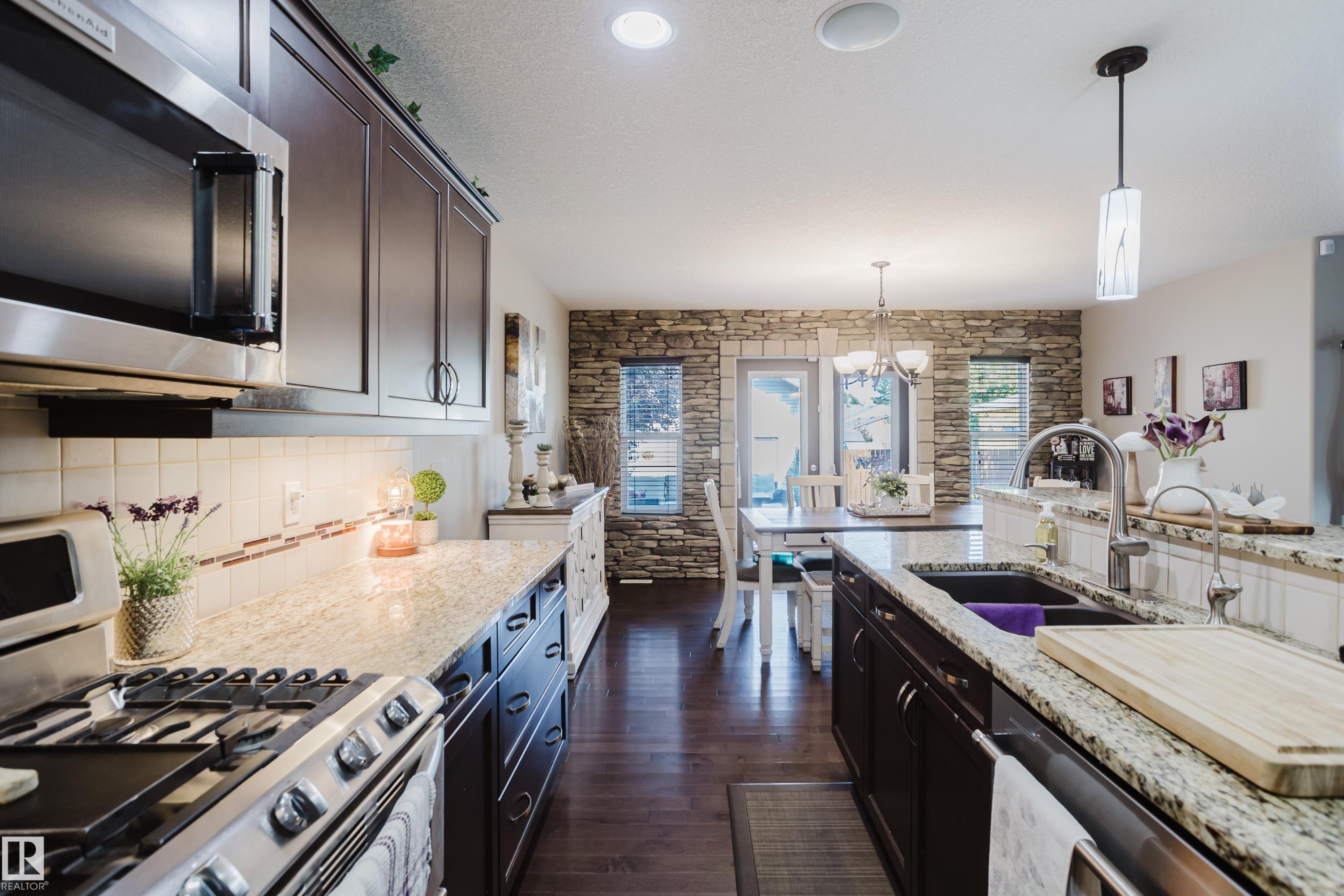 9729 159 Street Nw, Edmonton, AB - Indoor Photo Showing Kitchen With Double Sink With Upgraded Kitchen