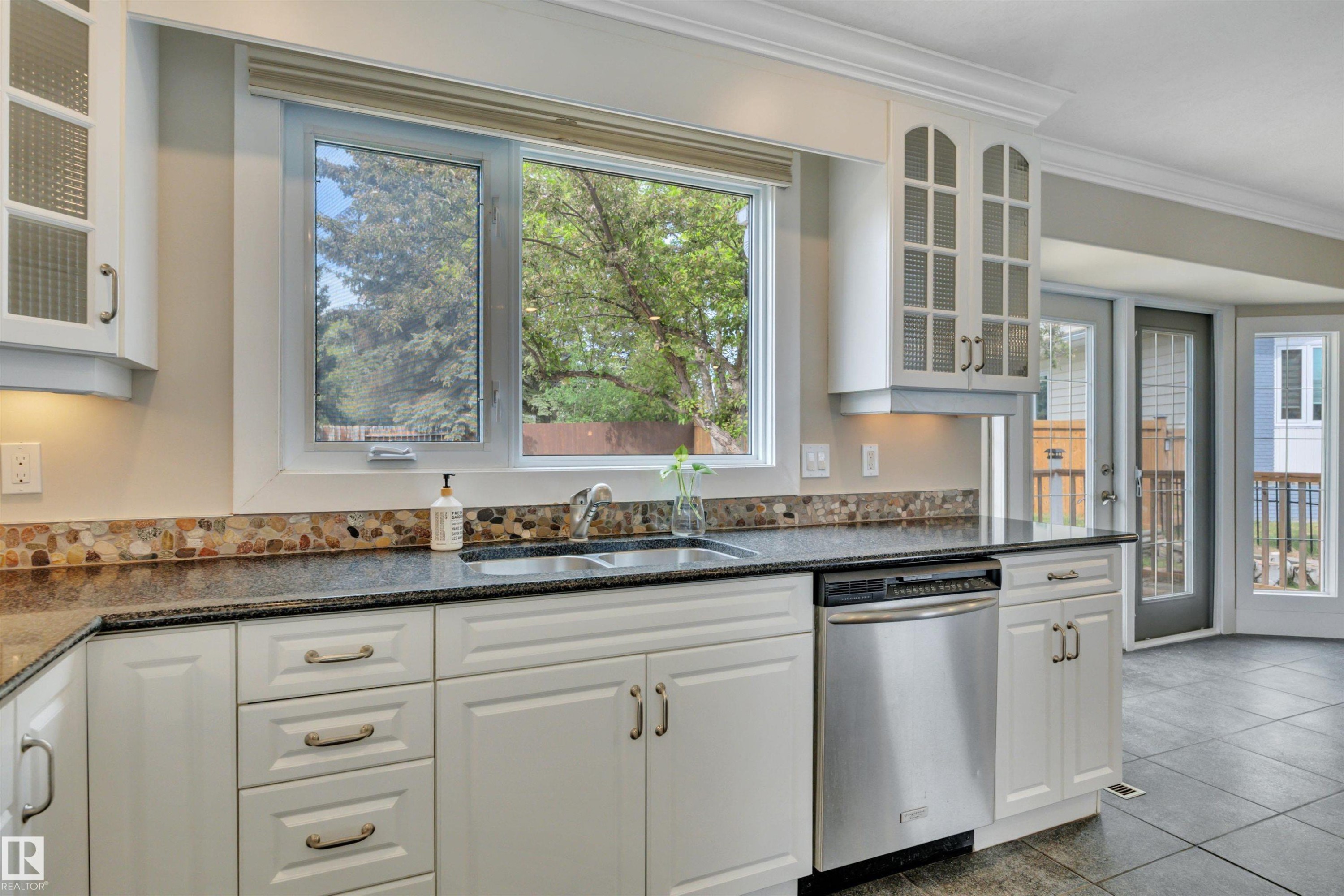2412 112A Street, Edmonton, AB - Indoor Photo Showing Kitchen With Double Sink With Upgraded Kitchen