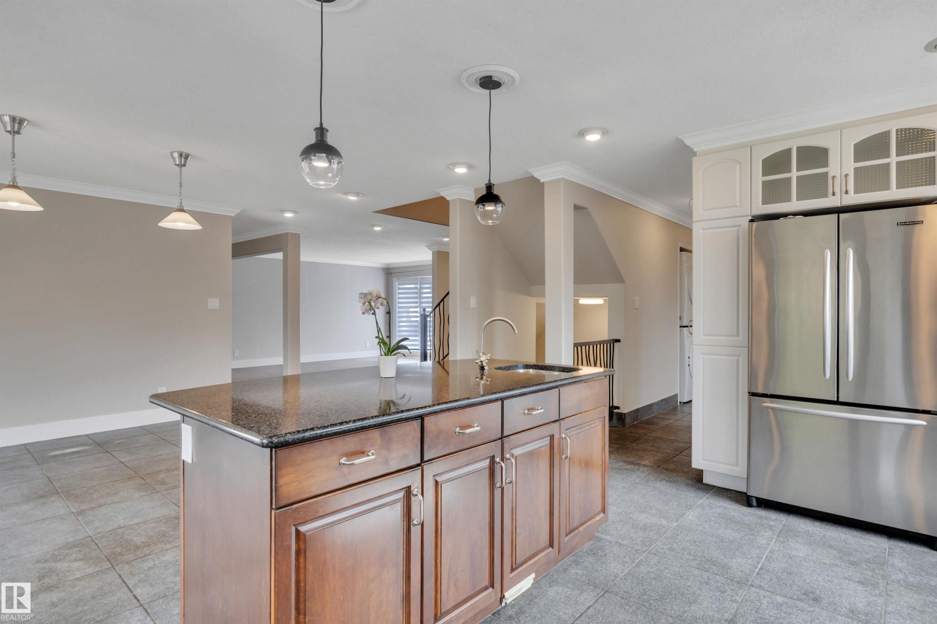 2412 112A Street, Edmonton, AB - Indoor Photo Showing Kitchen With Upgraded Kitchen