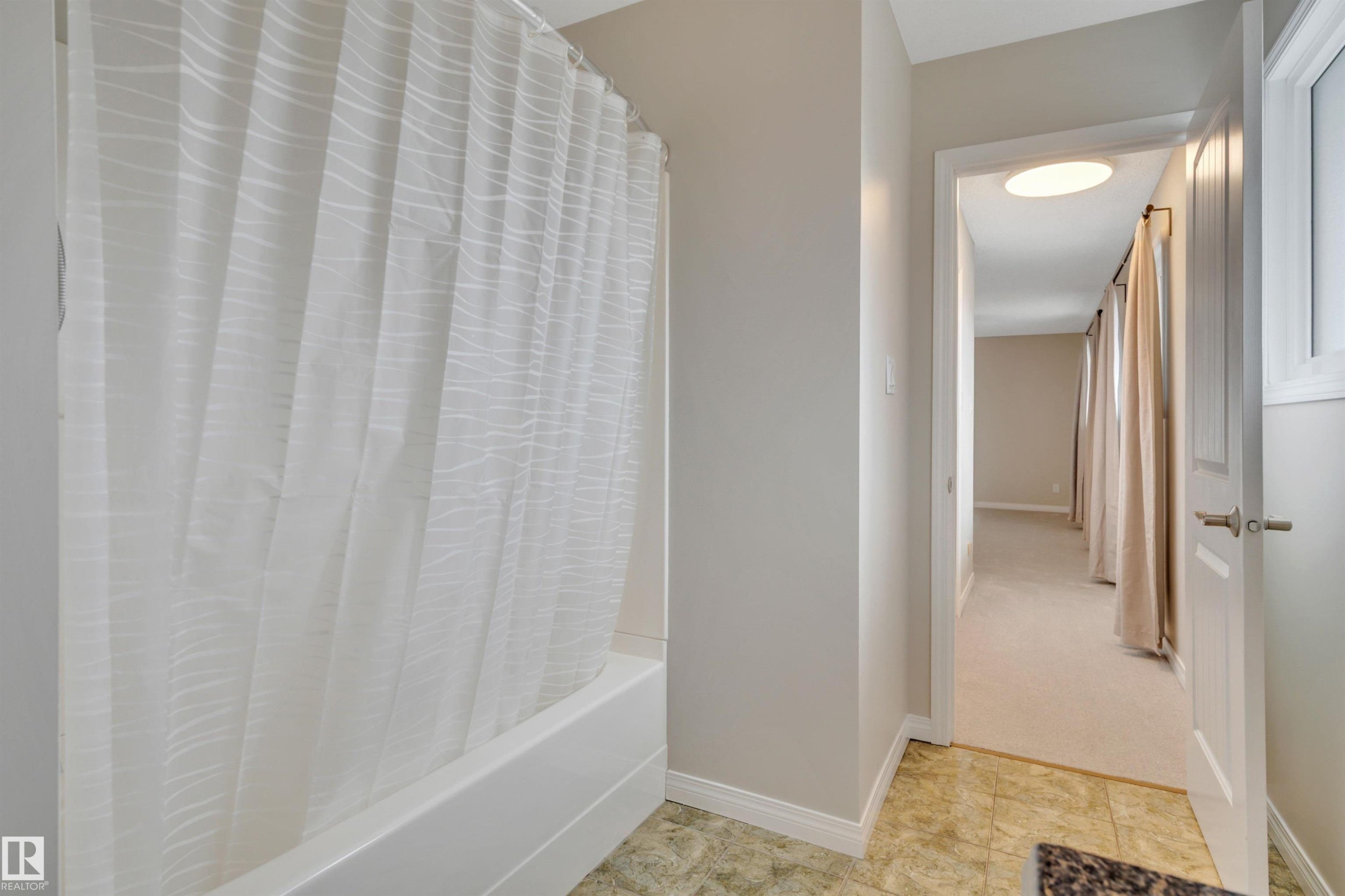 2412 112A Street, Edmonton, AB - Indoor