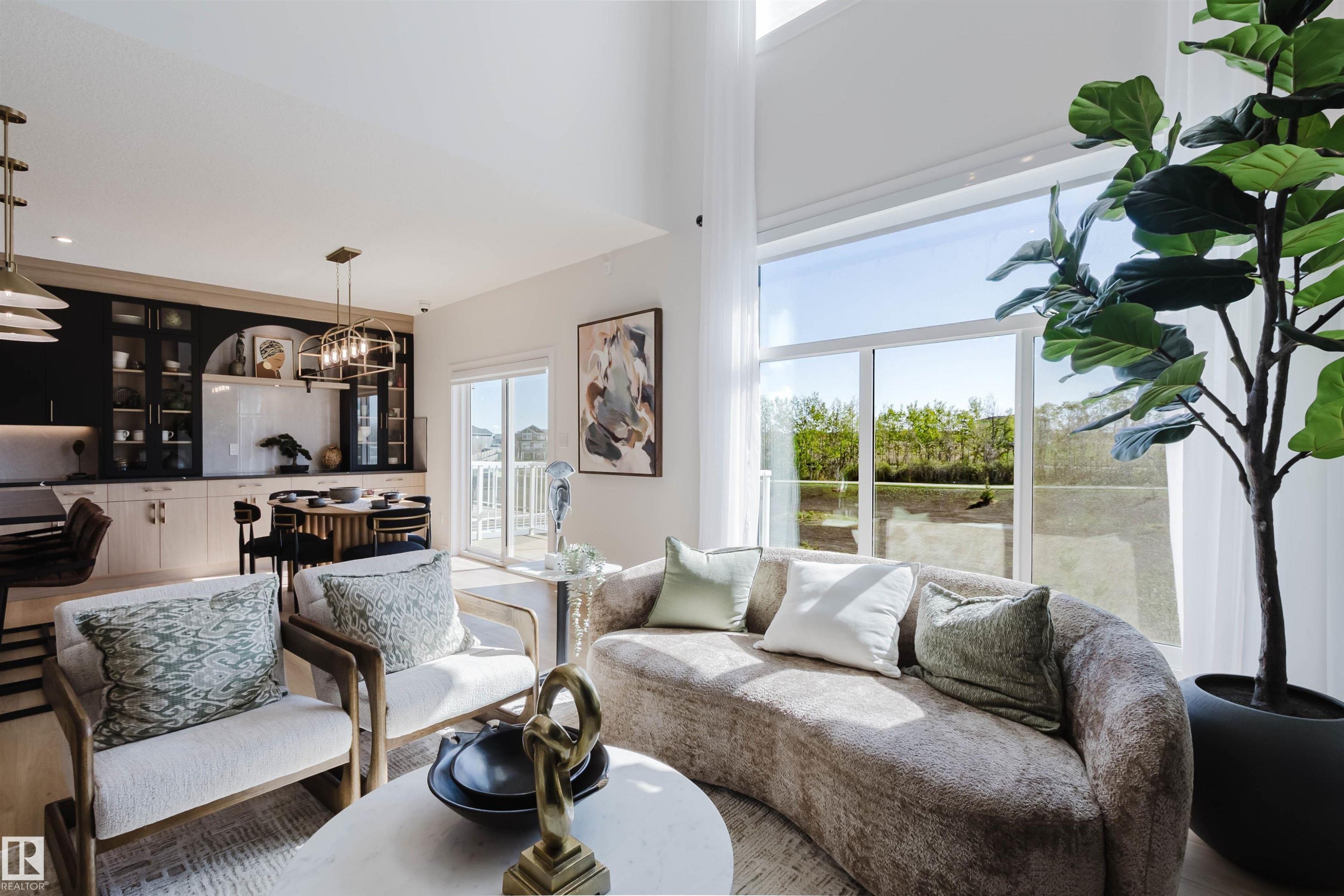 710 Elderberry Close Nw, Edmonton, AB - Indoor Photo Showing Living Room