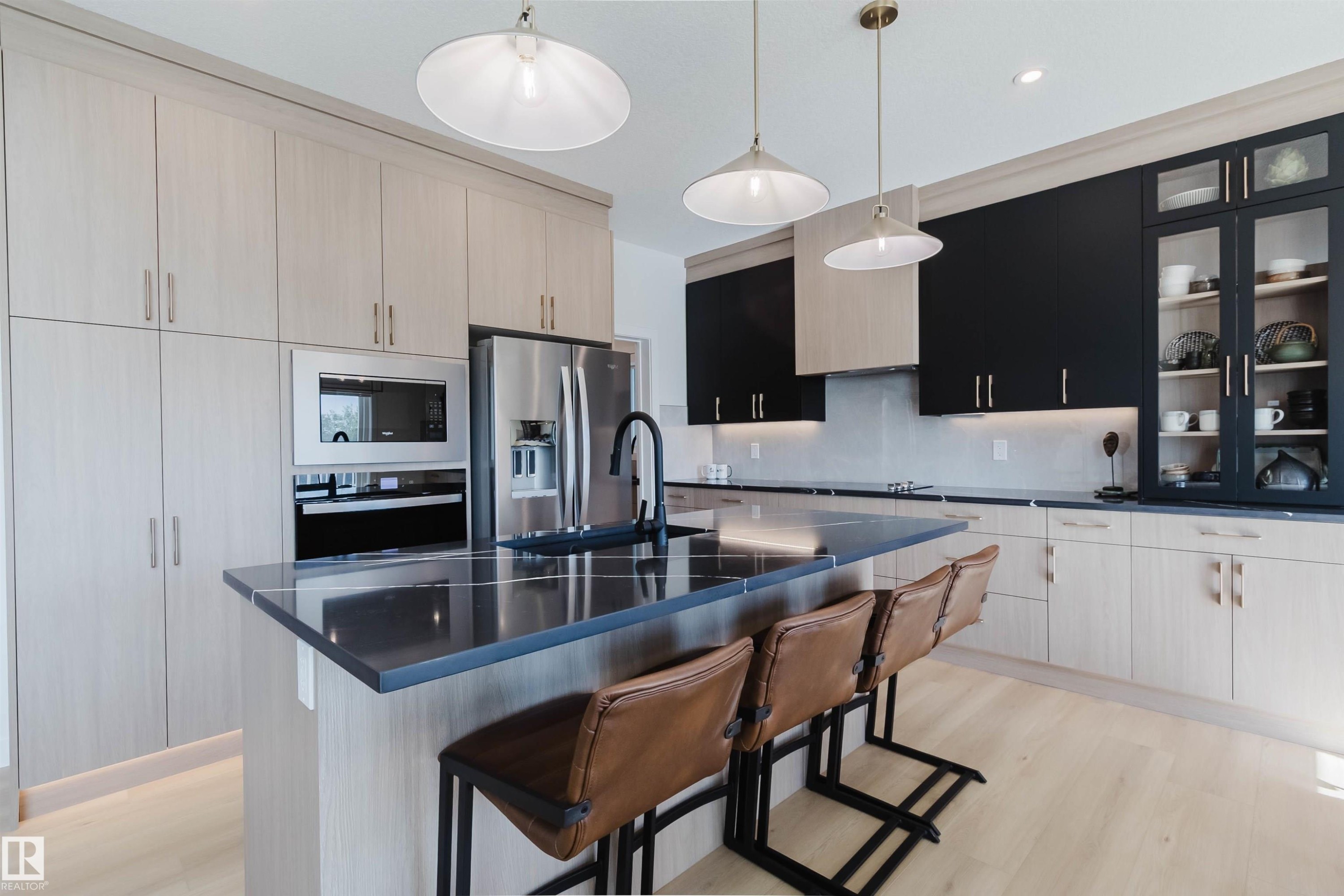 710 Elderberry Close Nw, Edmonton, AB - Indoor Photo Showing Kitchen With Upgraded Kitchen