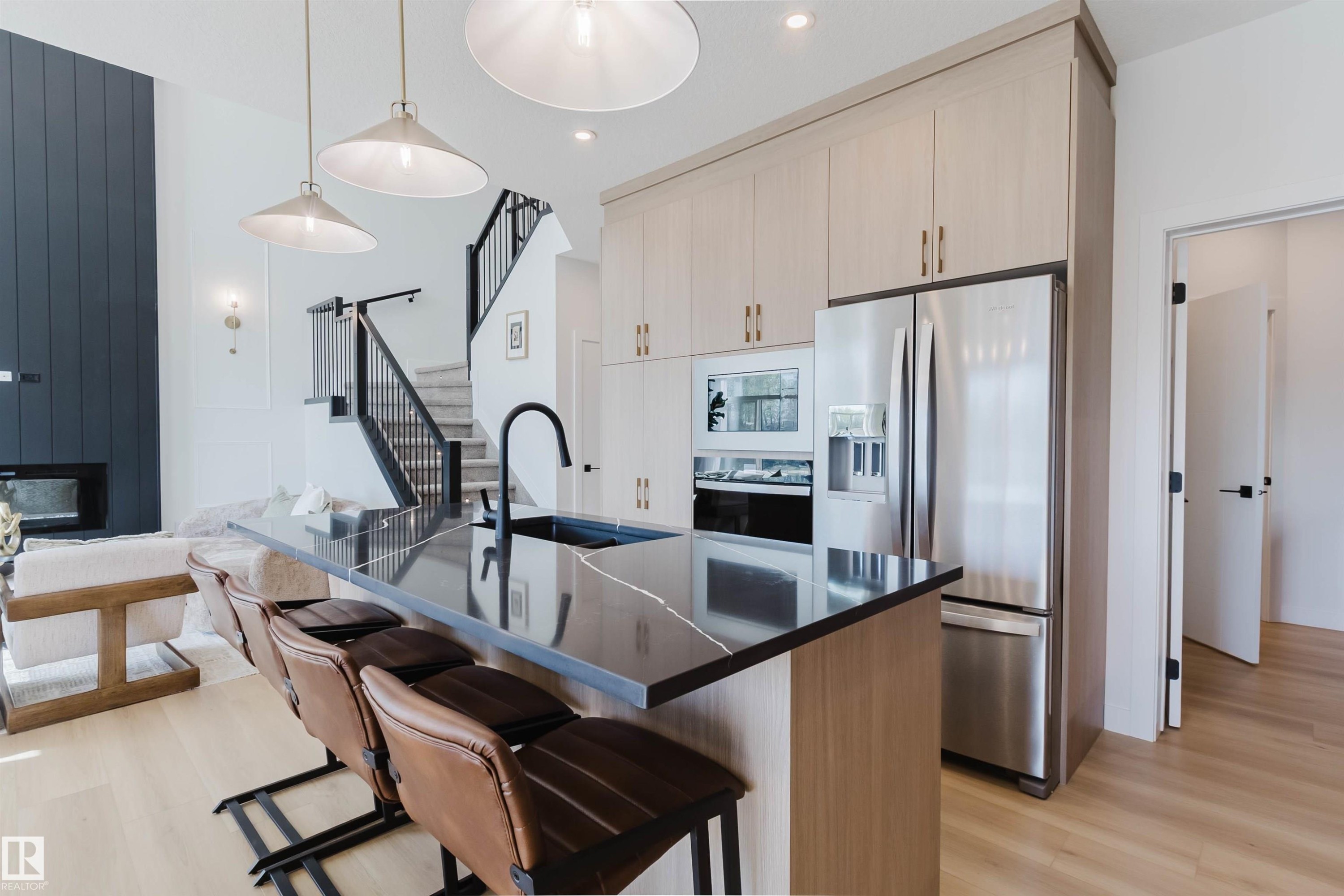 710 Elderberry Close Nw, Edmonton, AB - Indoor Photo Showing Kitchen With Upgraded Kitchen