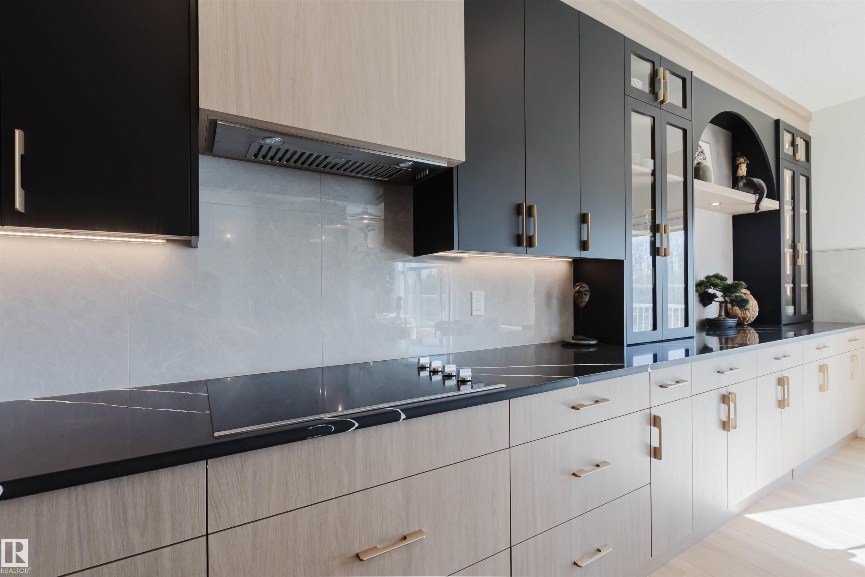 710 Elderberry Close Nw, Edmonton, AB - Indoor Photo Showing Kitchen