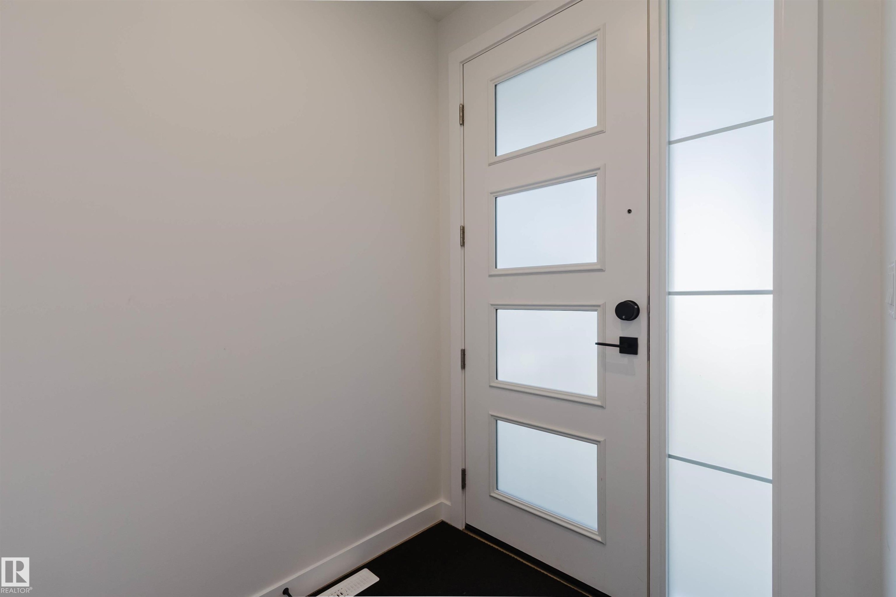 710 Elderberry Close Nw, Edmonton, AB - Indoor Photo Showing Other Room