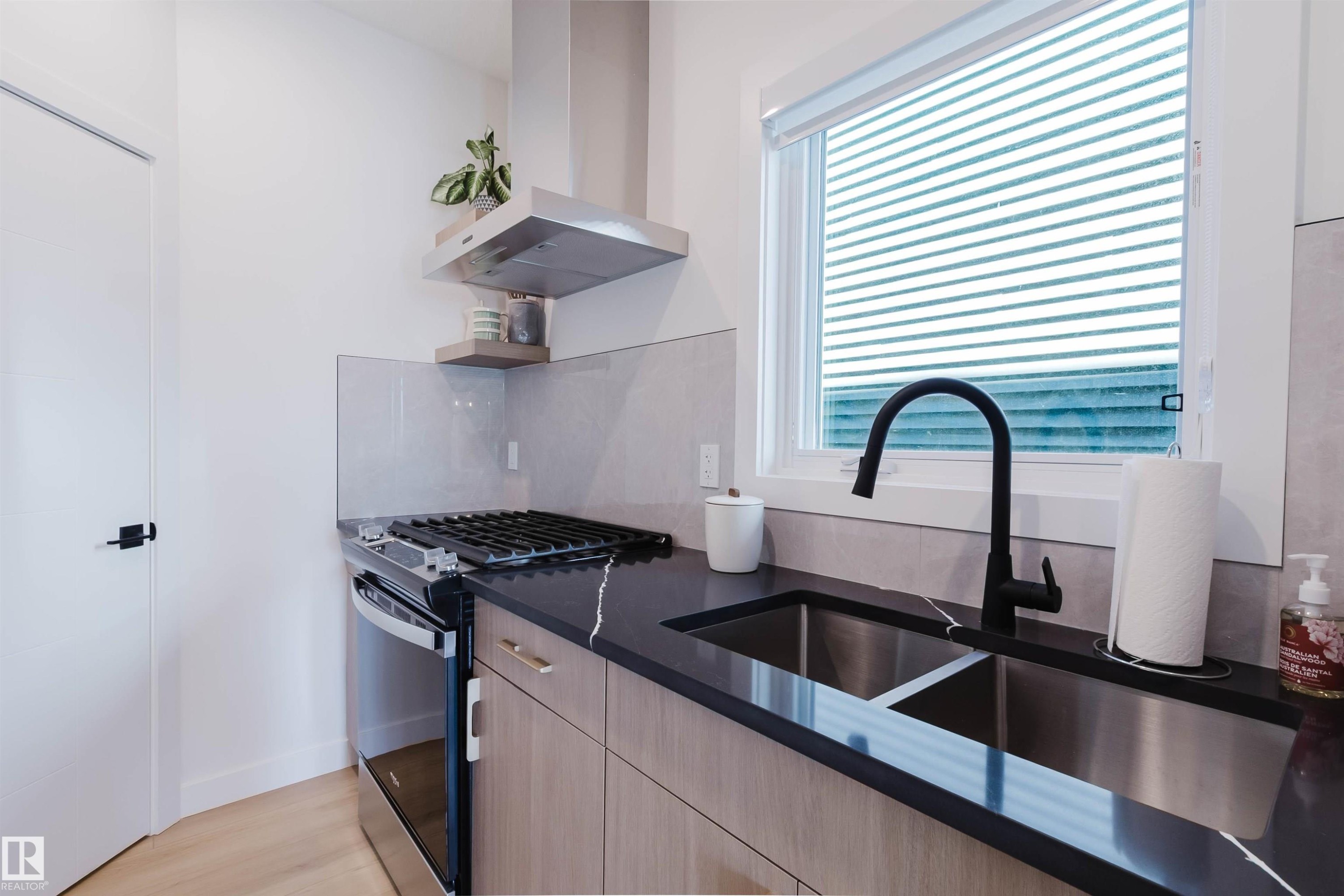 710 Elderberry Close Nw, Edmonton, AB - Indoor Photo Showing Kitchen With Double Sink