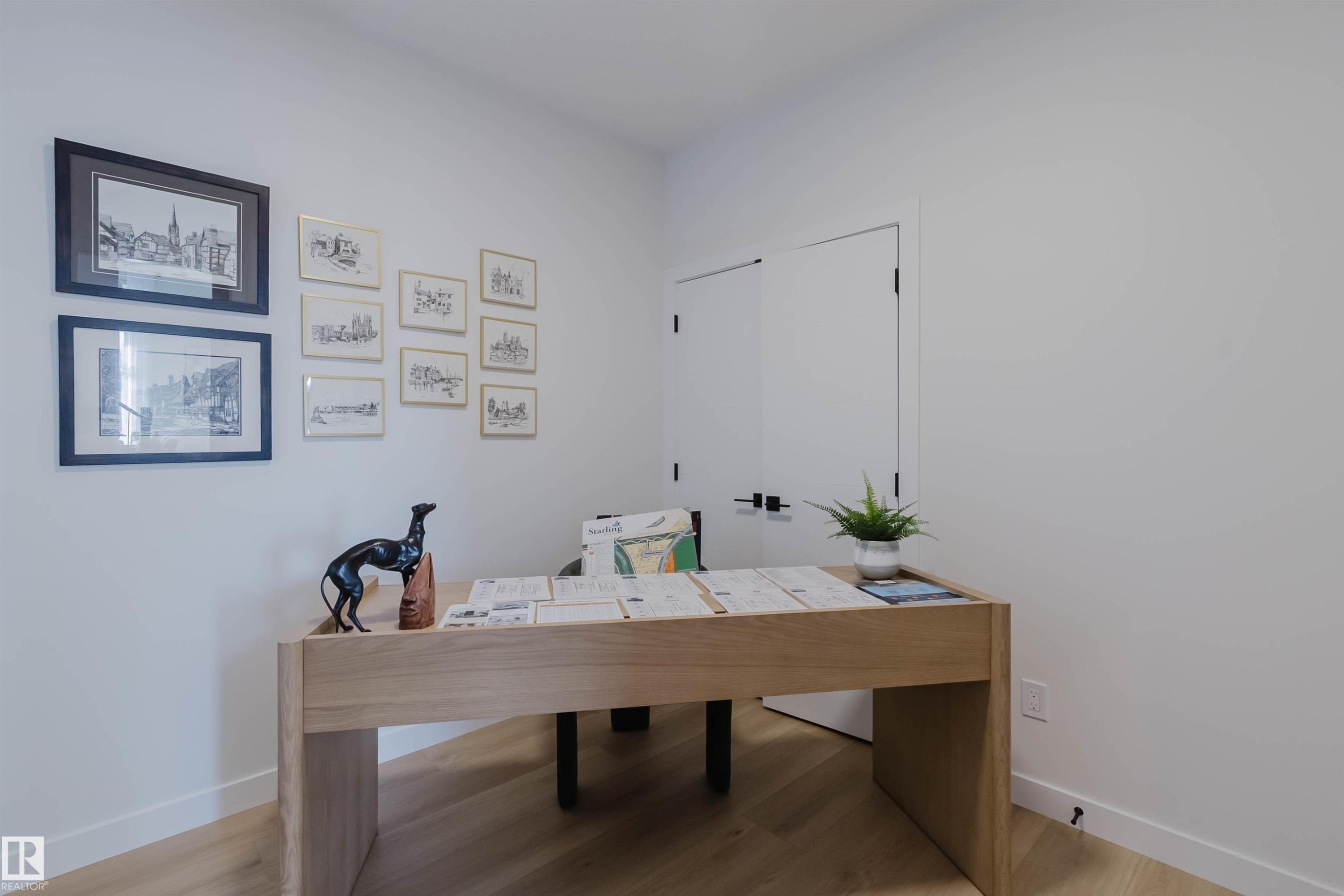 710 Elderberry Close Nw, Edmonton, AB - Indoor Photo Showing Office