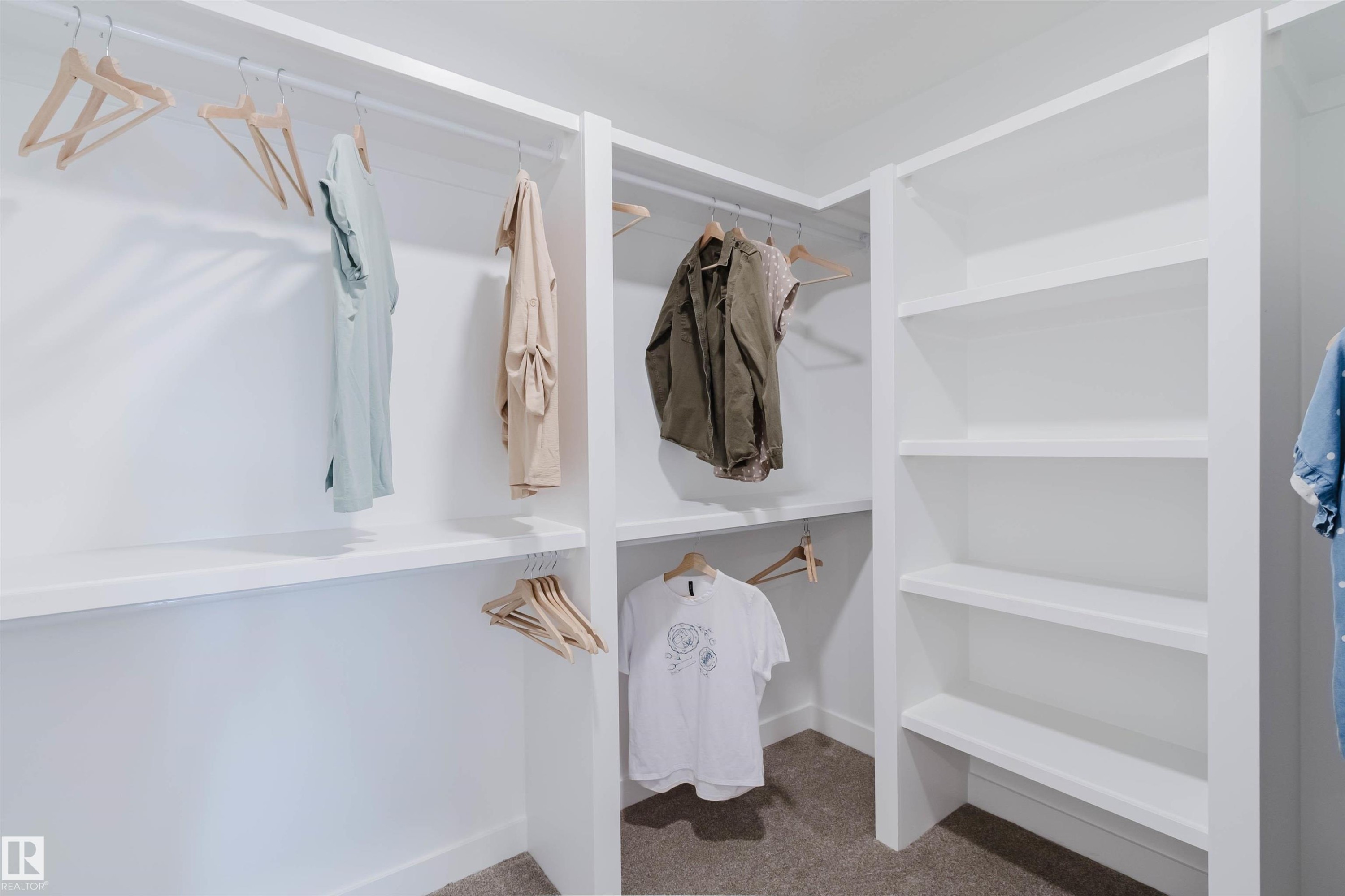 710 Elderberry Close Nw, Edmonton, AB - Indoor With Storage
