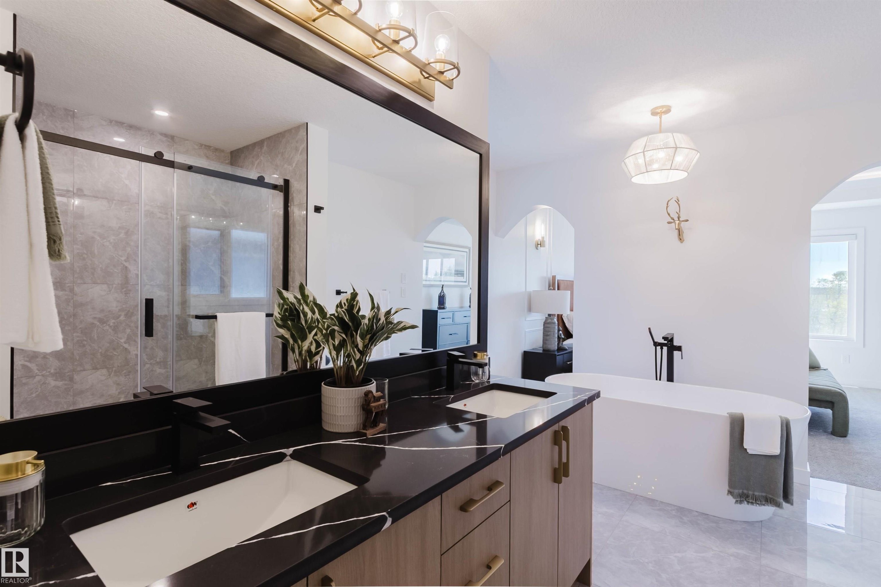710 Elderberry Close Nw, Edmonton, AB - Indoor Photo Showing Bathroom