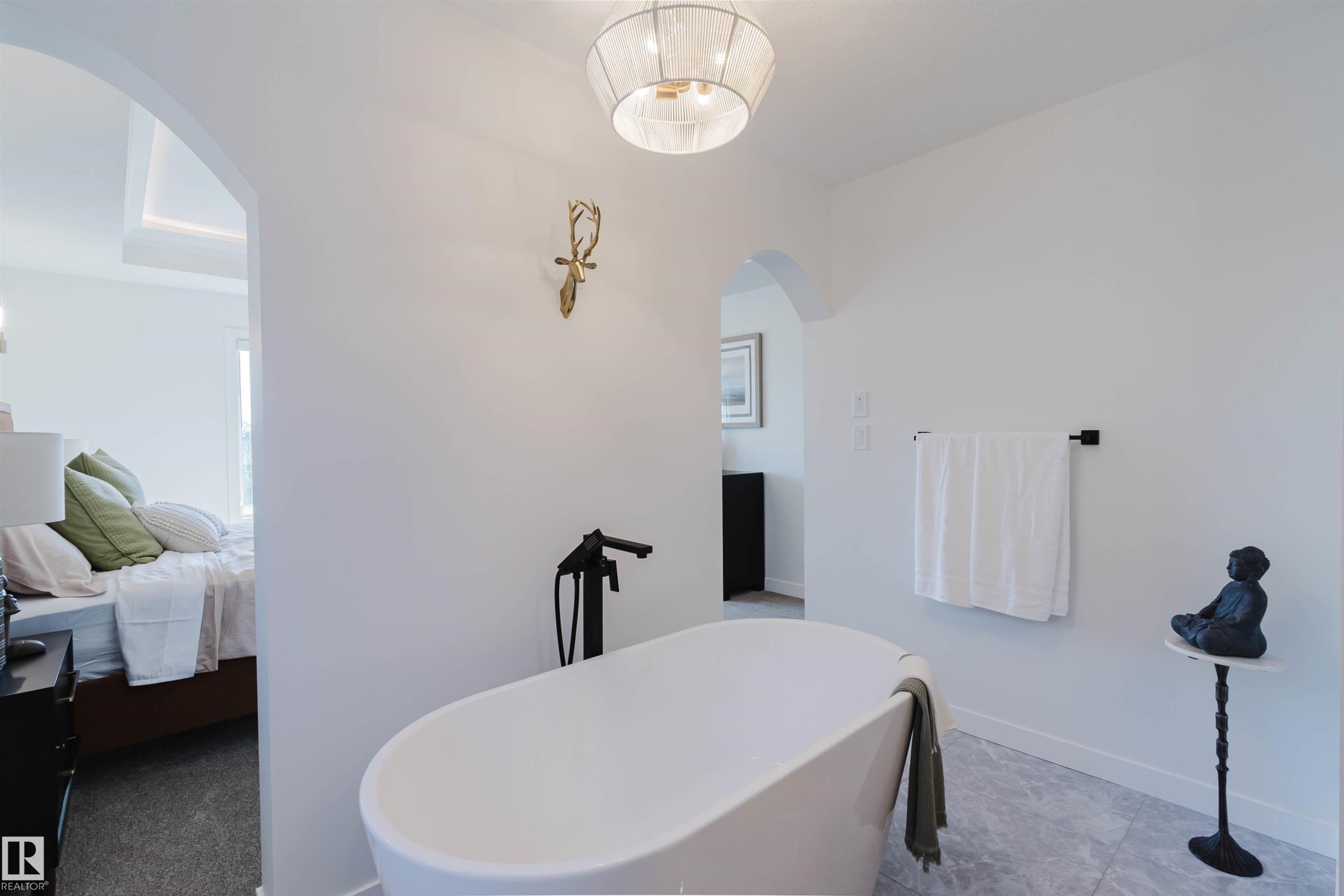 710 Elderberry Close Nw, Edmonton, AB - Indoor Photo Showing Bathroom