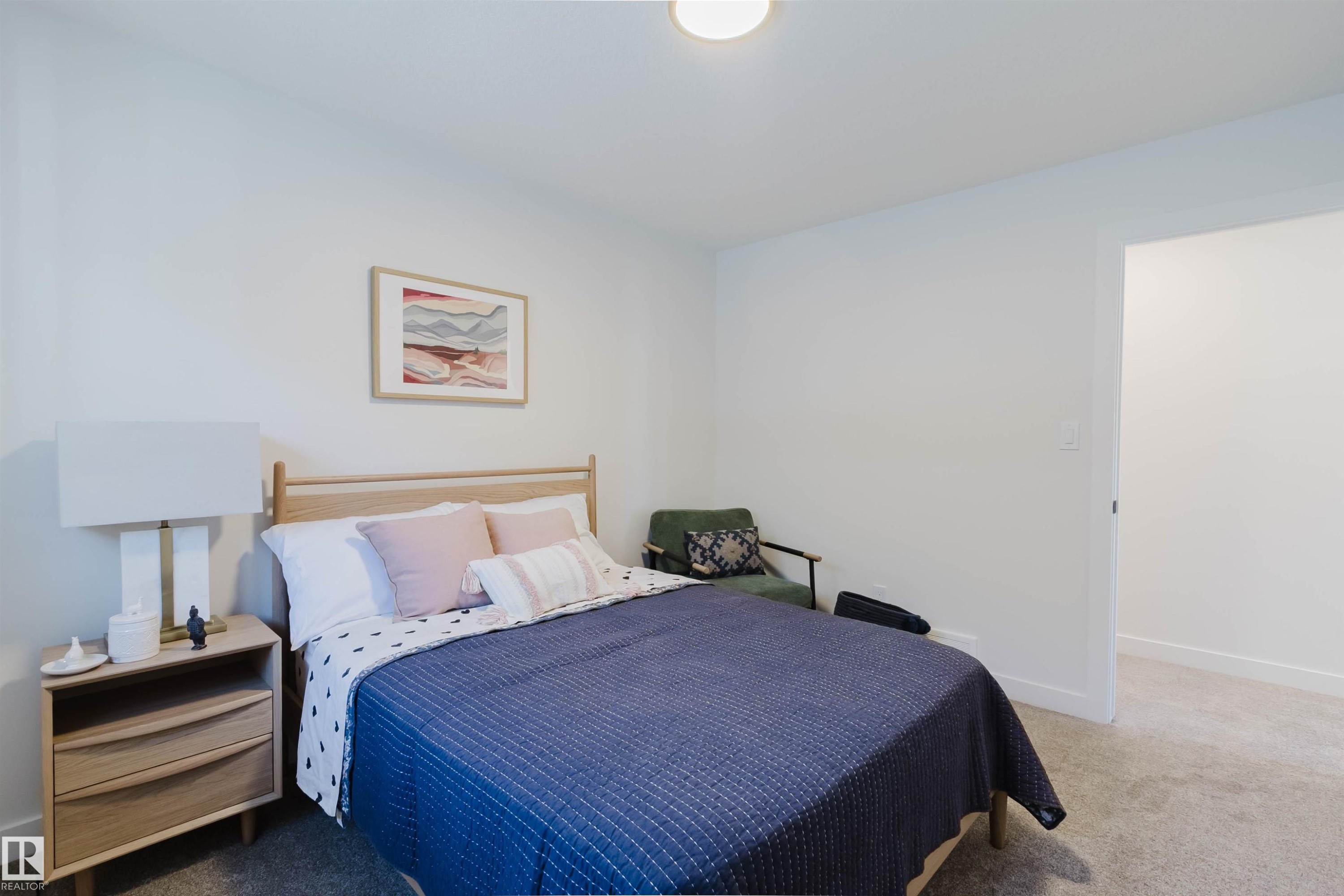 710 Elderberry Close Nw, Edmonton, AB - Indoor Photo Showing Bedroom