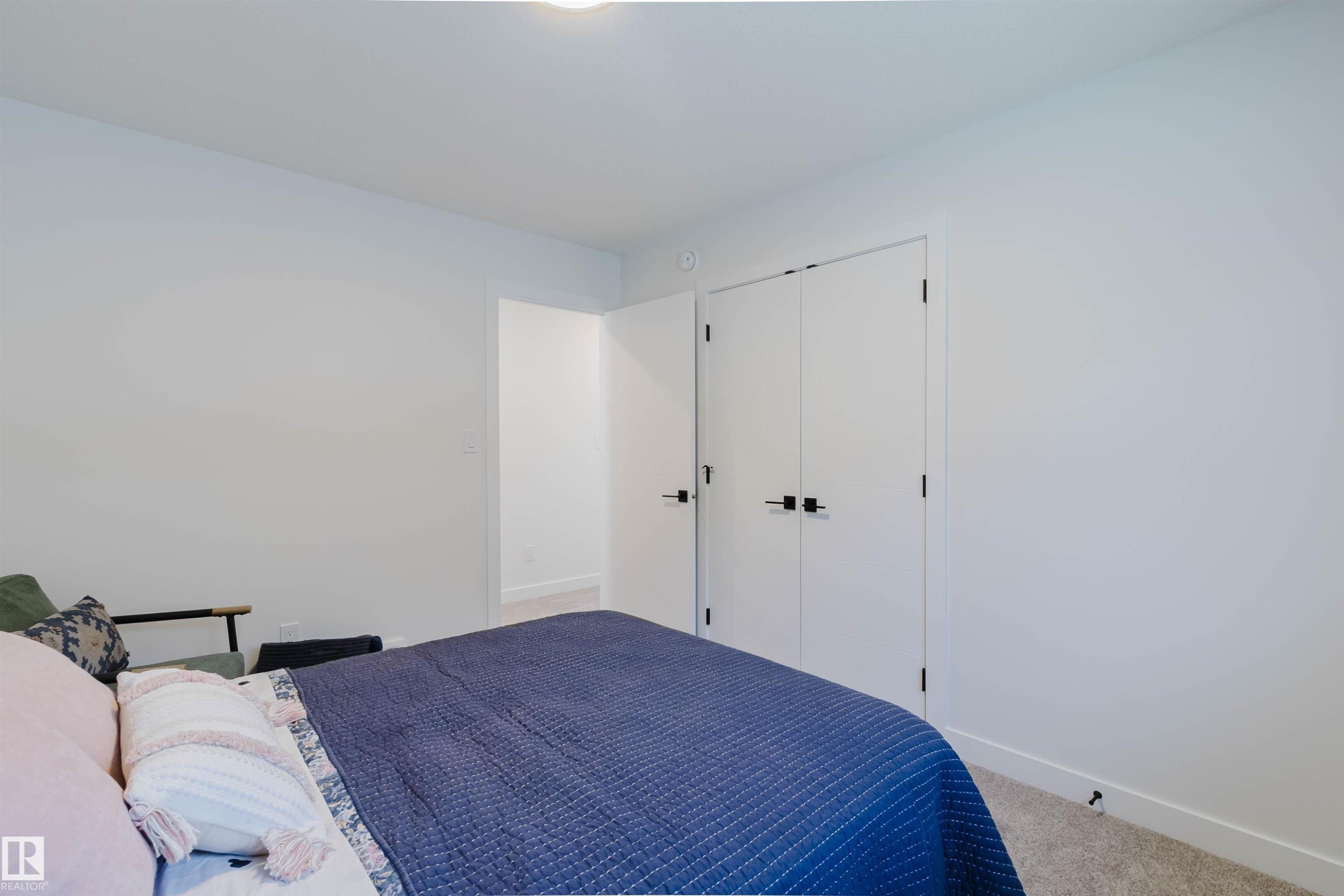 710 Elderberry Close Nw, Edmonton, AB - Indoor Photo Showing Bedroom
