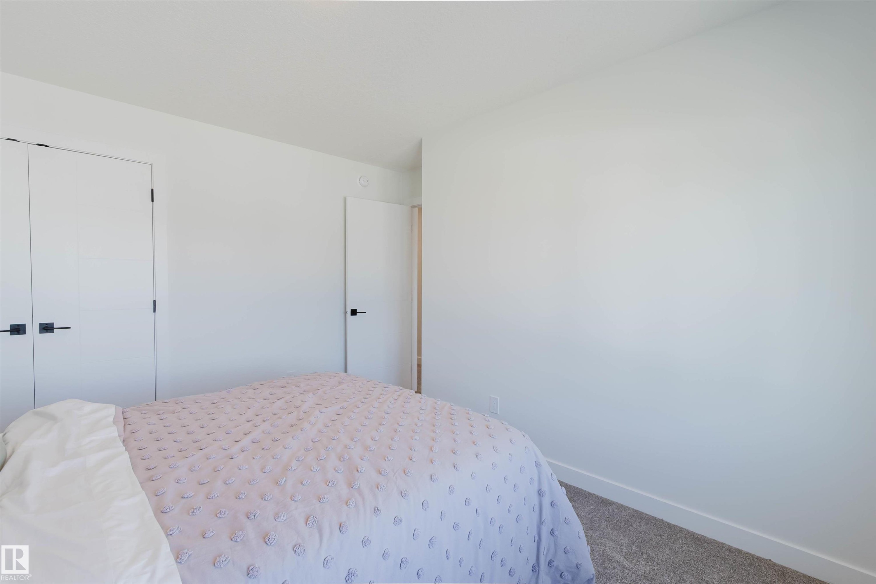 710 Elderberry Close Nw, Edmonton, AB - Indoor Photo Showing Bedroom